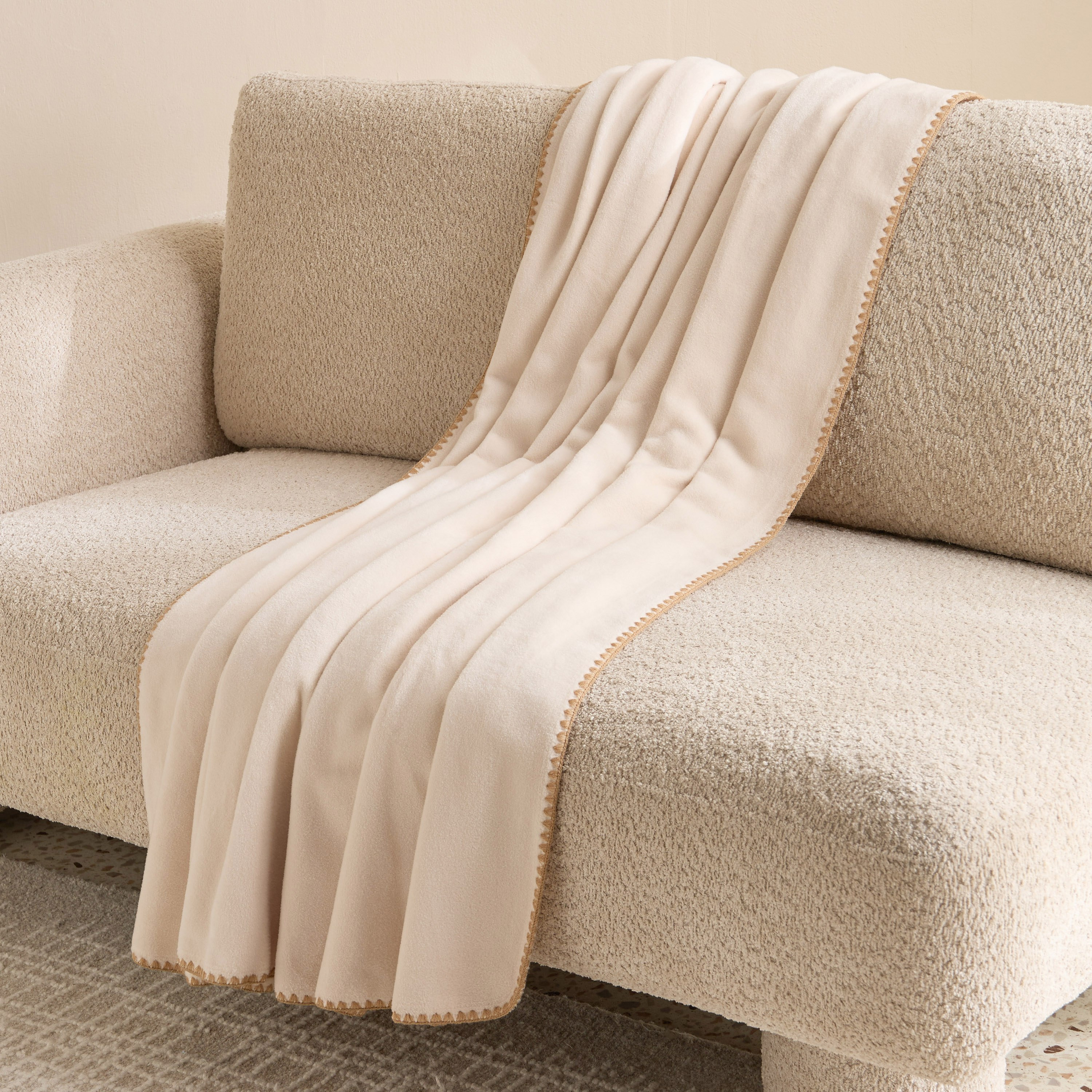 بطانية فلانيل مخملية من ماديسون - 130x170 سم-hbxhomeware-hbxbedroom-image-1