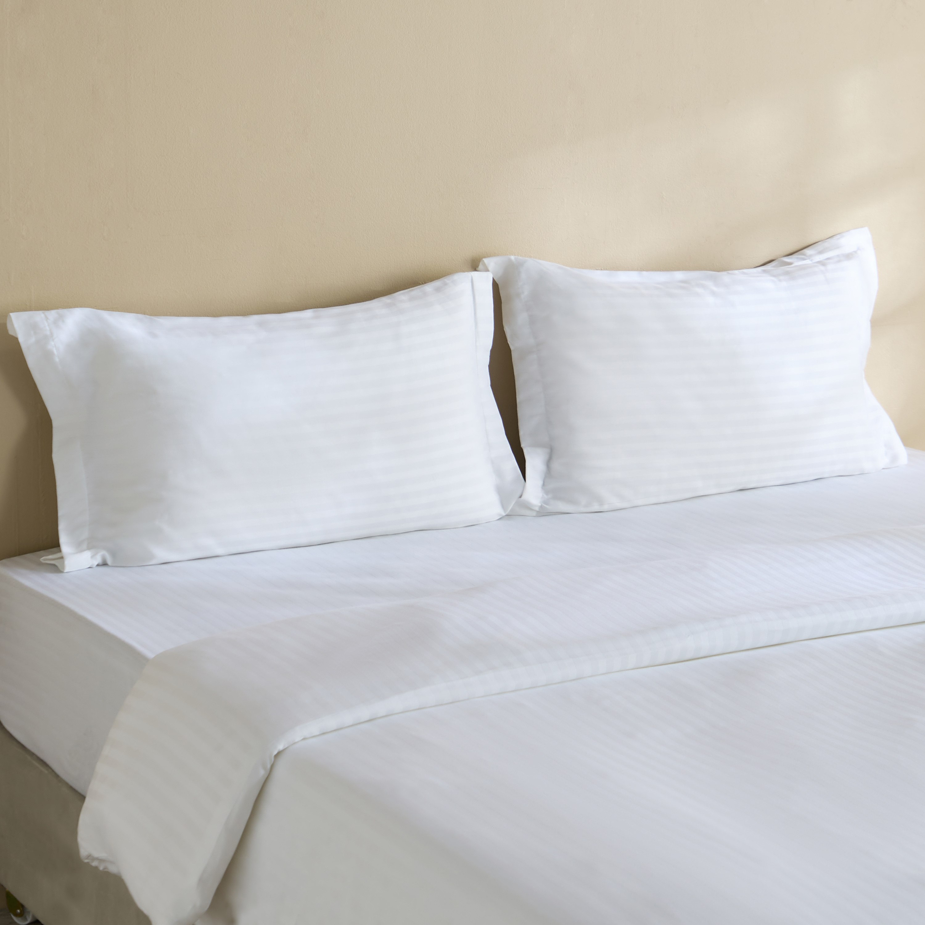طقم شرشف مطاطي وغطاء لحاف كينج 4 قطع من هاميلتون-hbxhomeware-hbxbedroom-image-1