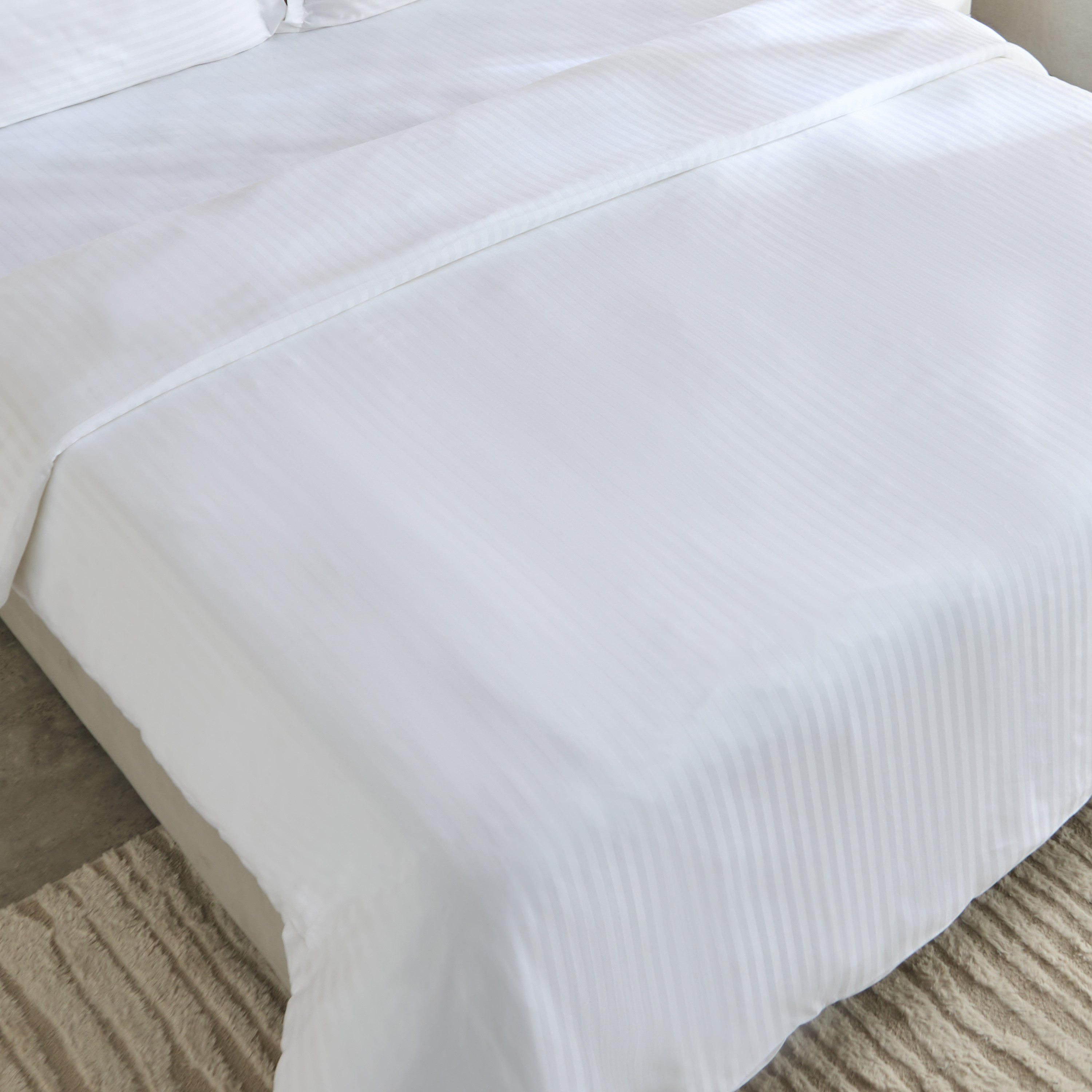 طقم شرشف مطاطي وغطاء لحاف كينج 4 قطع من هاميلتون-hbxhomeware-hbxbedroom-image-3