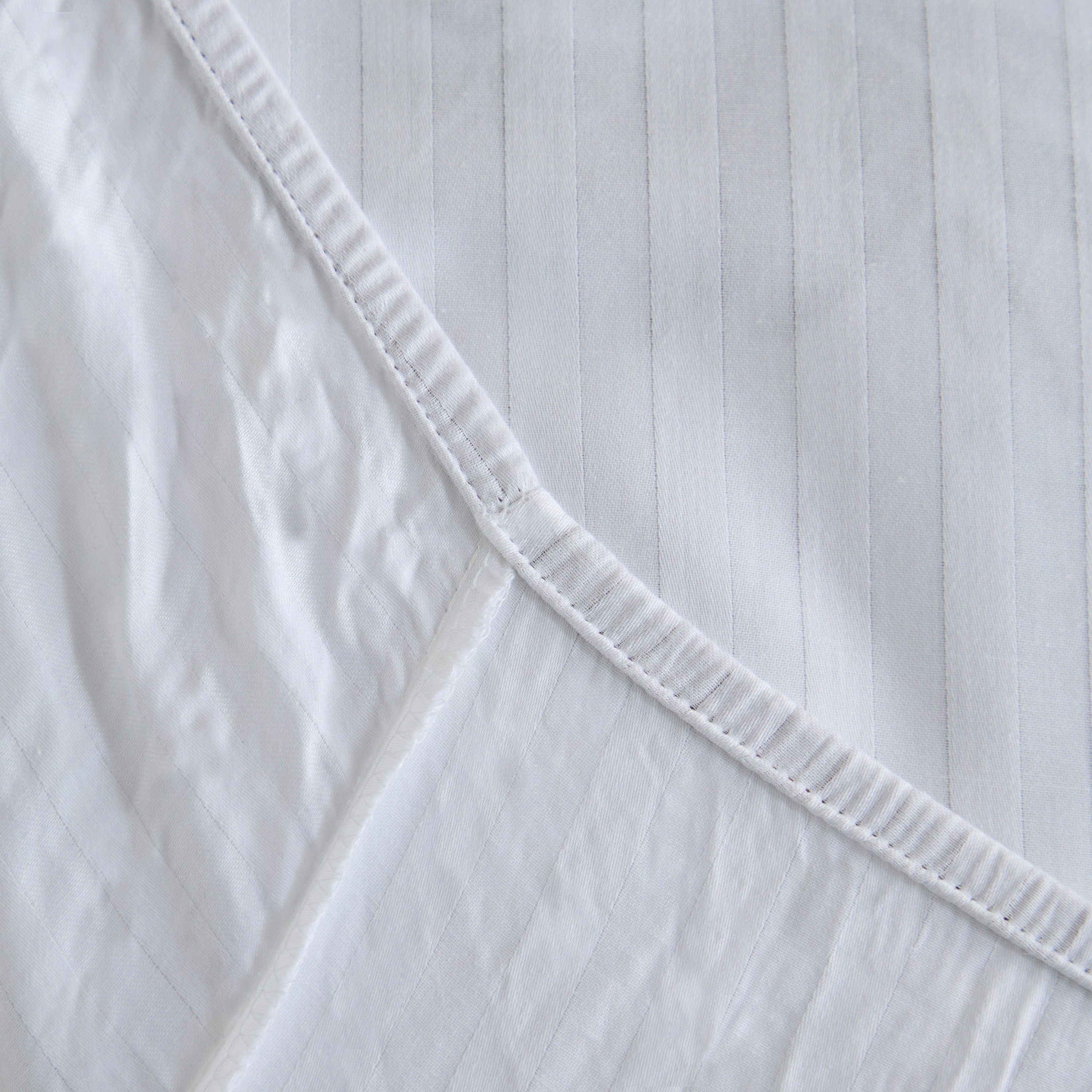 طقم شرشف مطاطي وغطاء لحاف كينج 4 قطع من هاميلتون-hbxhomeware-hbxbedroom-image-9