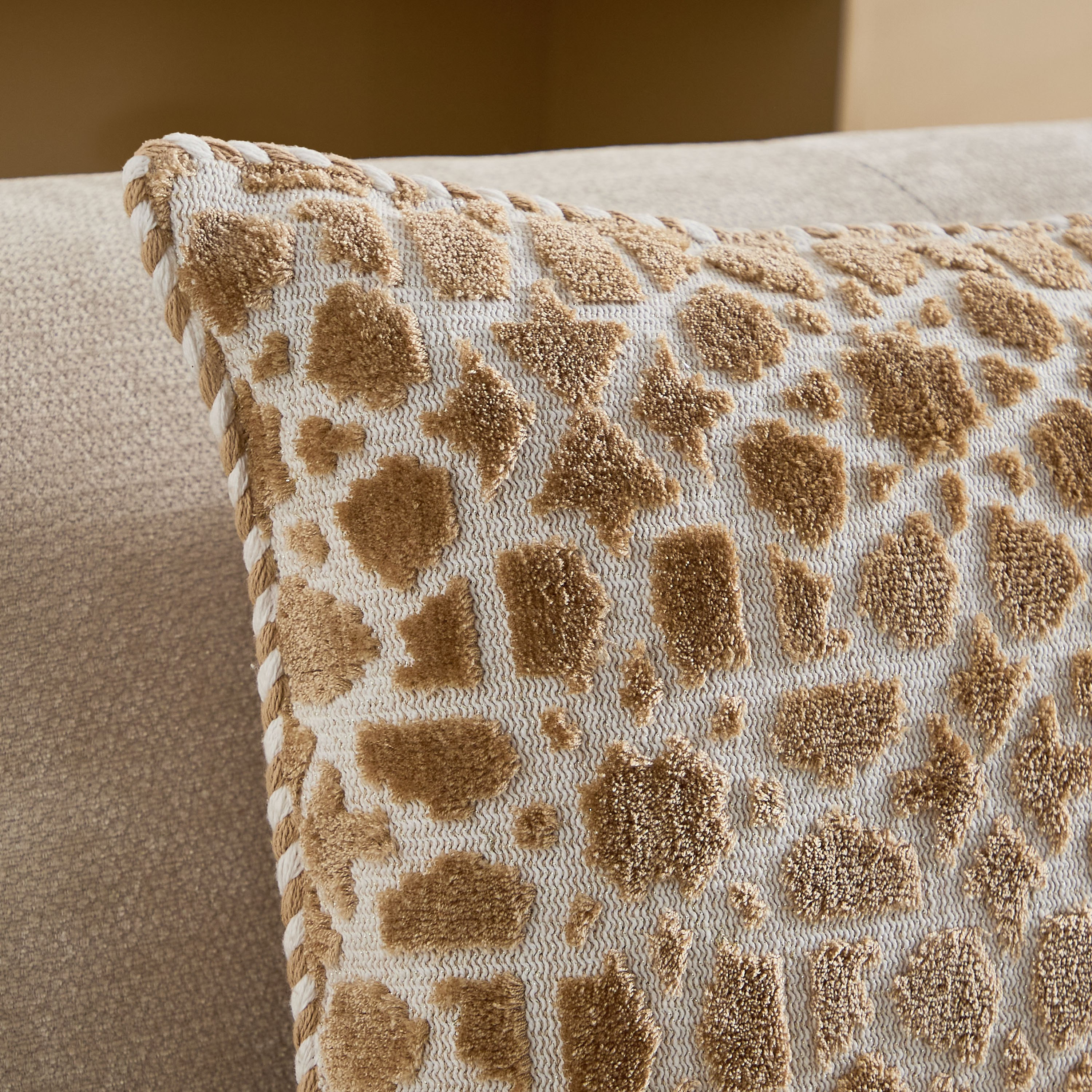 Layali Noor Viscose Knitted Filled Cushion - 40x60 cm-hbxhomeware-hbxbedroom-image-2