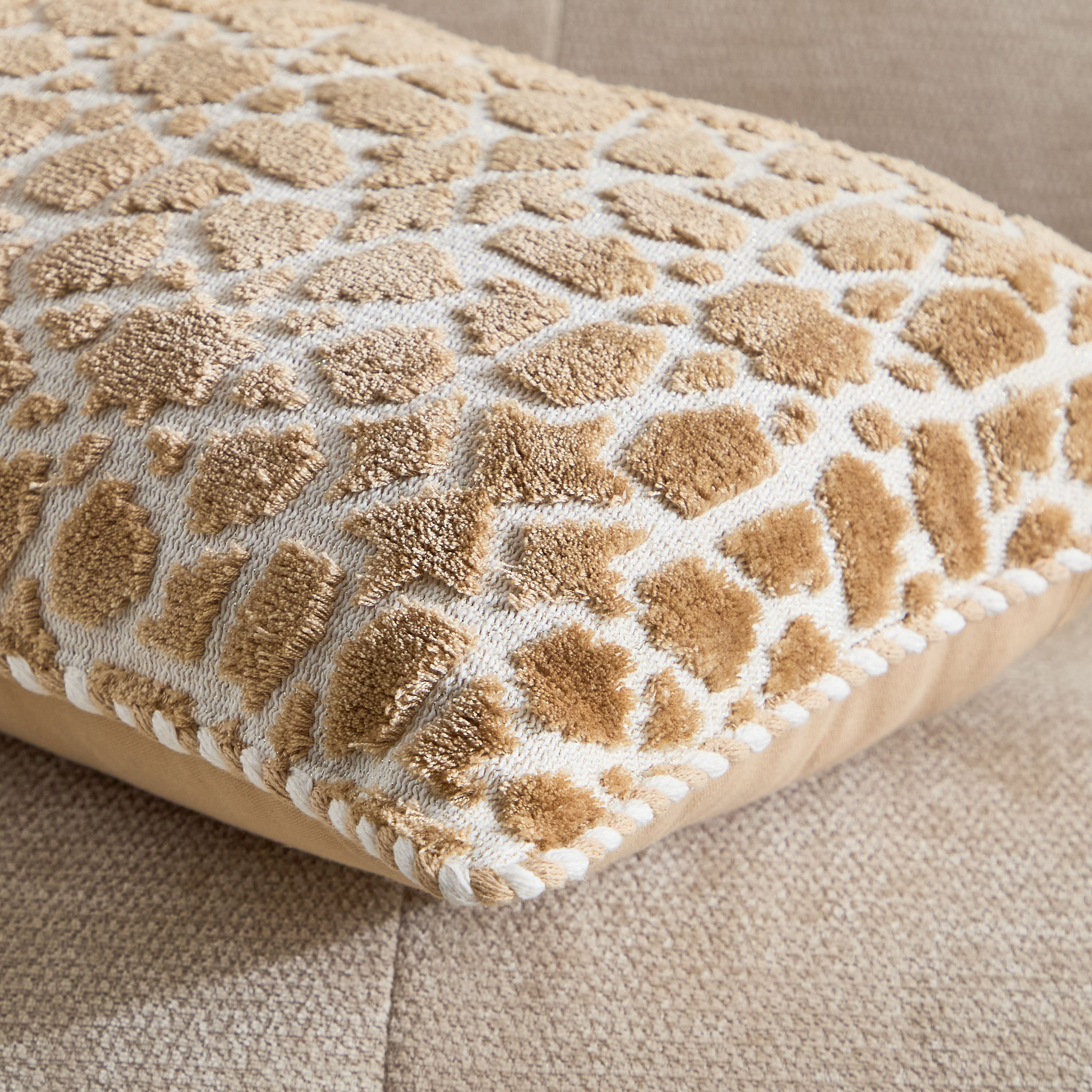 Layali Noor Viscose Knitted Filled Cushion - 40x60 cm-hbxhomeware-hbxbedroom-image-3