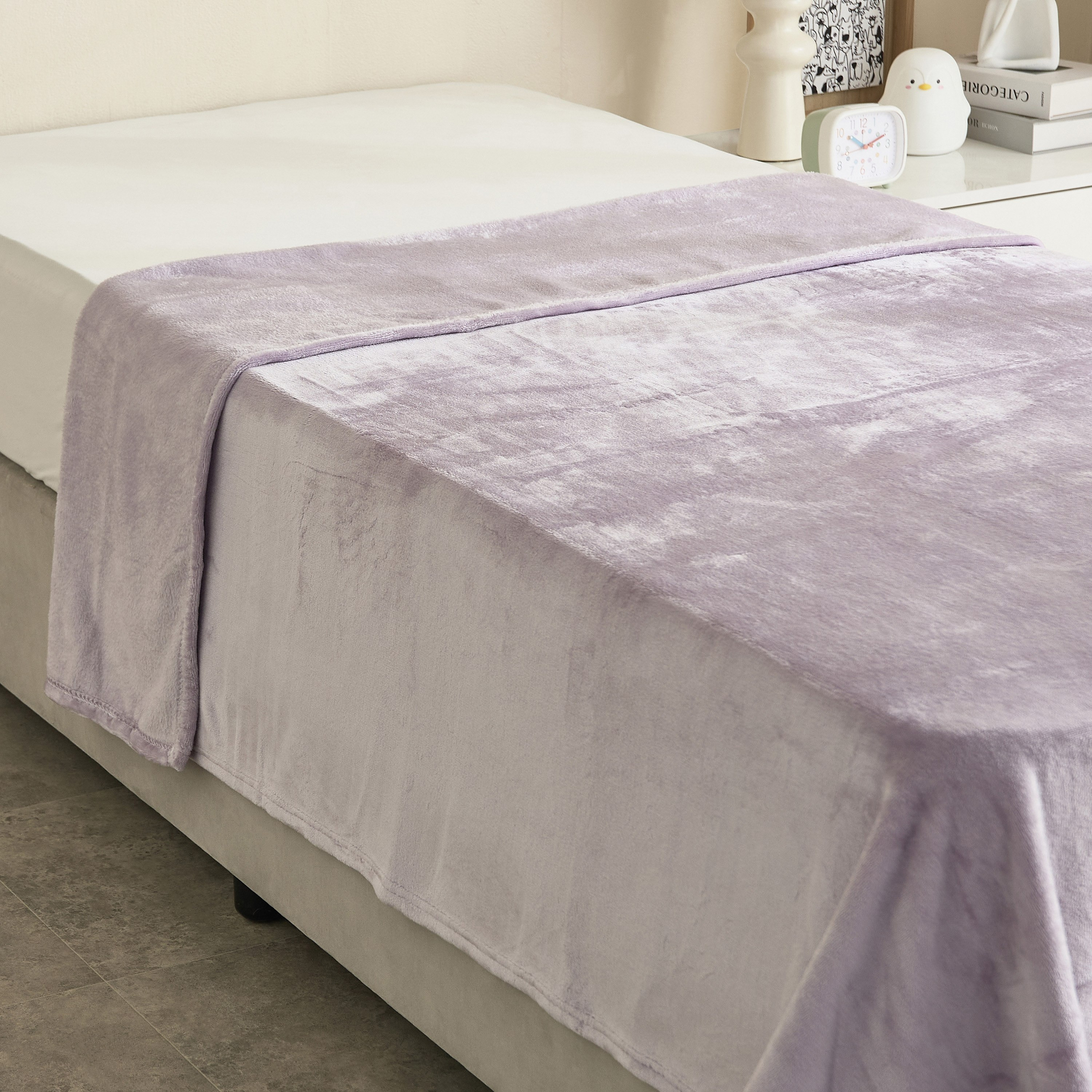 Dobby Lavish Kids Twin Micro Flannel Blanket - 140x200 cm-hbxhomeware-hbxkidsandyouth-image-2