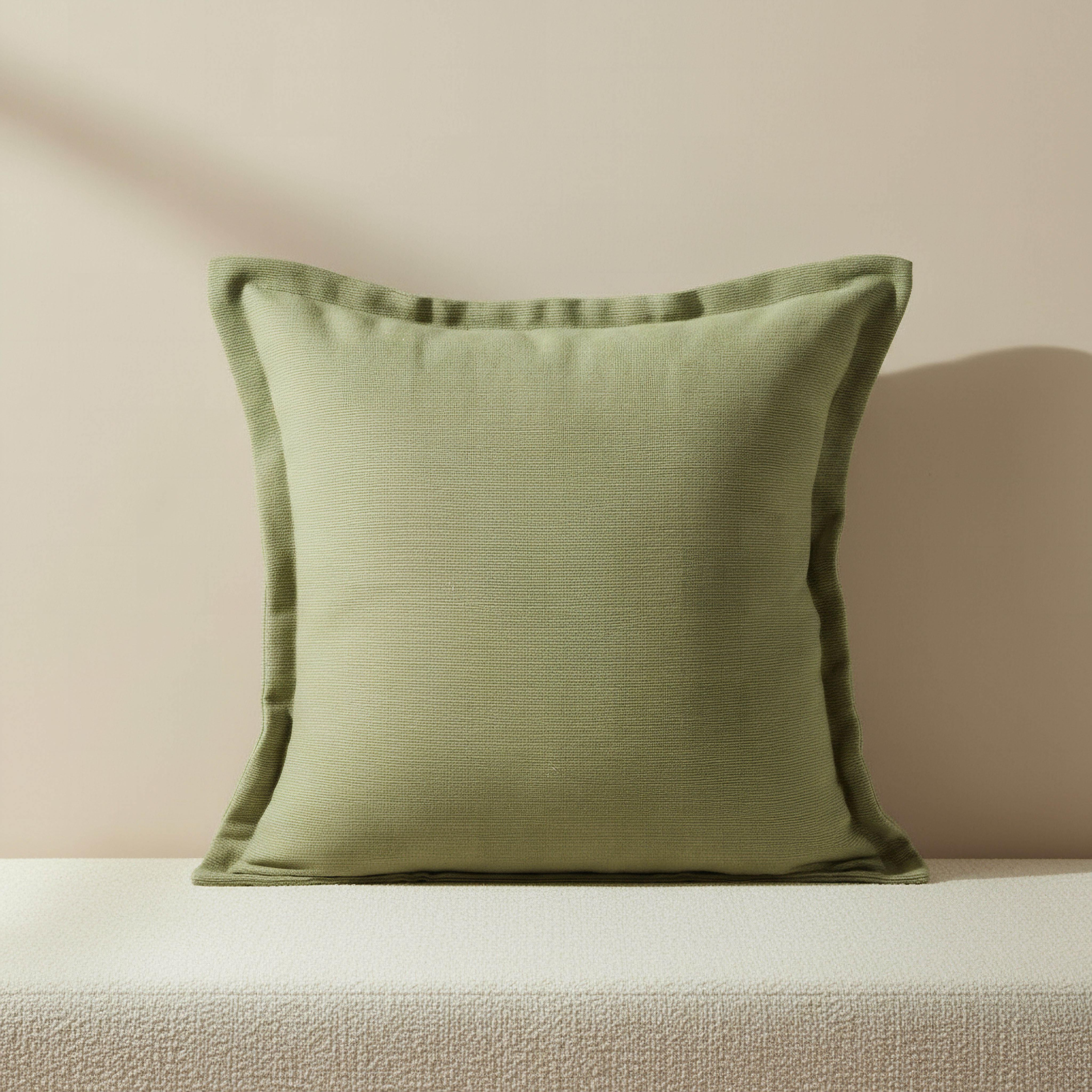 غطاء وسادة مضلع سادة من أتلانتا إزرا - 40x40 سم-hbxhomeware-hbxbedroom-image-1