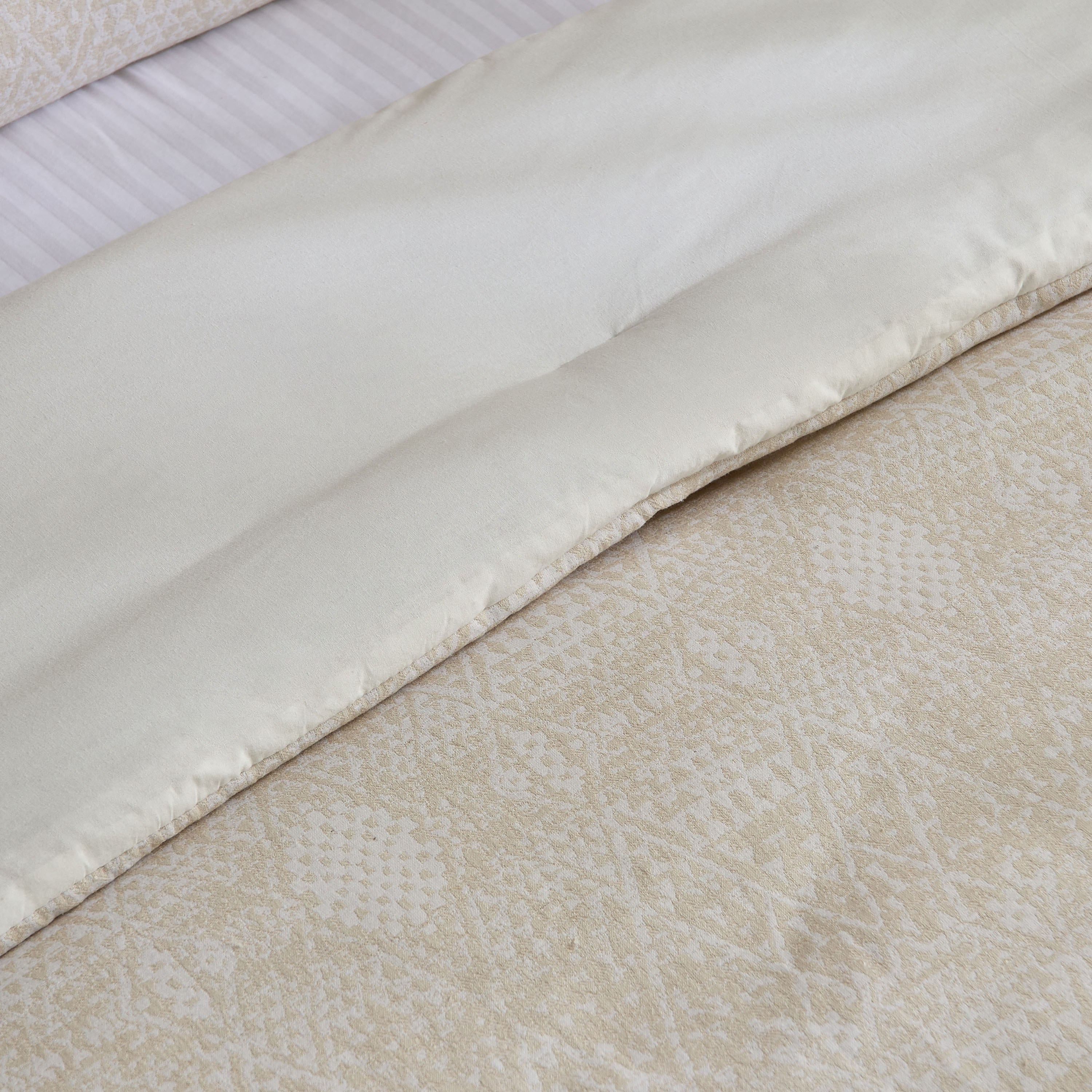 Weave Elegance Distress 3-Piece Twin Comforter Set - 160x220 cm-hbxhomeware-hbxbedroom-image-4