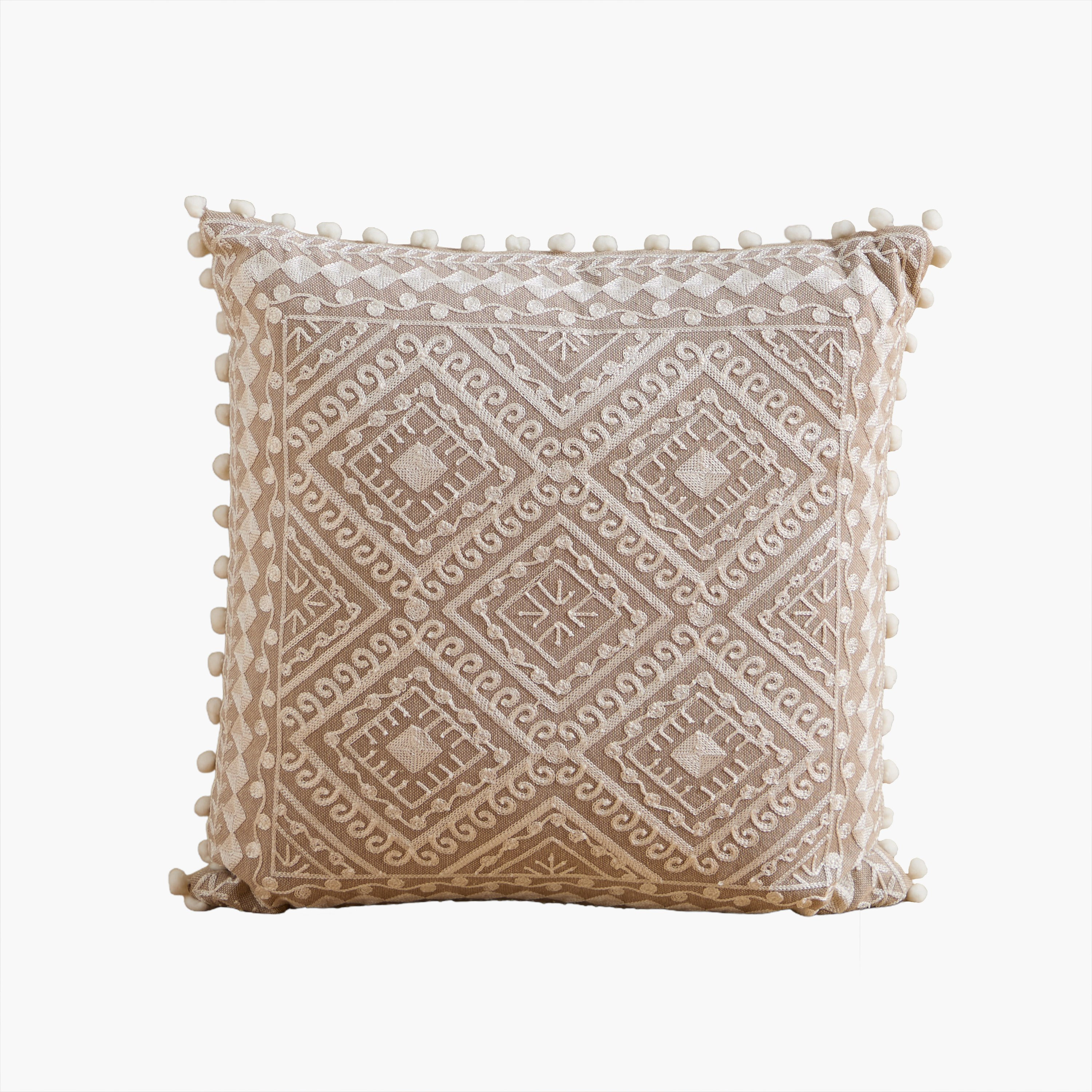 وسادة بتطريز ميدالية ديزرت دايموند من مهرجان - 40x40 سم-hbxlivingroom-furnishings-cushionsandcovers-filledcushions-image-6