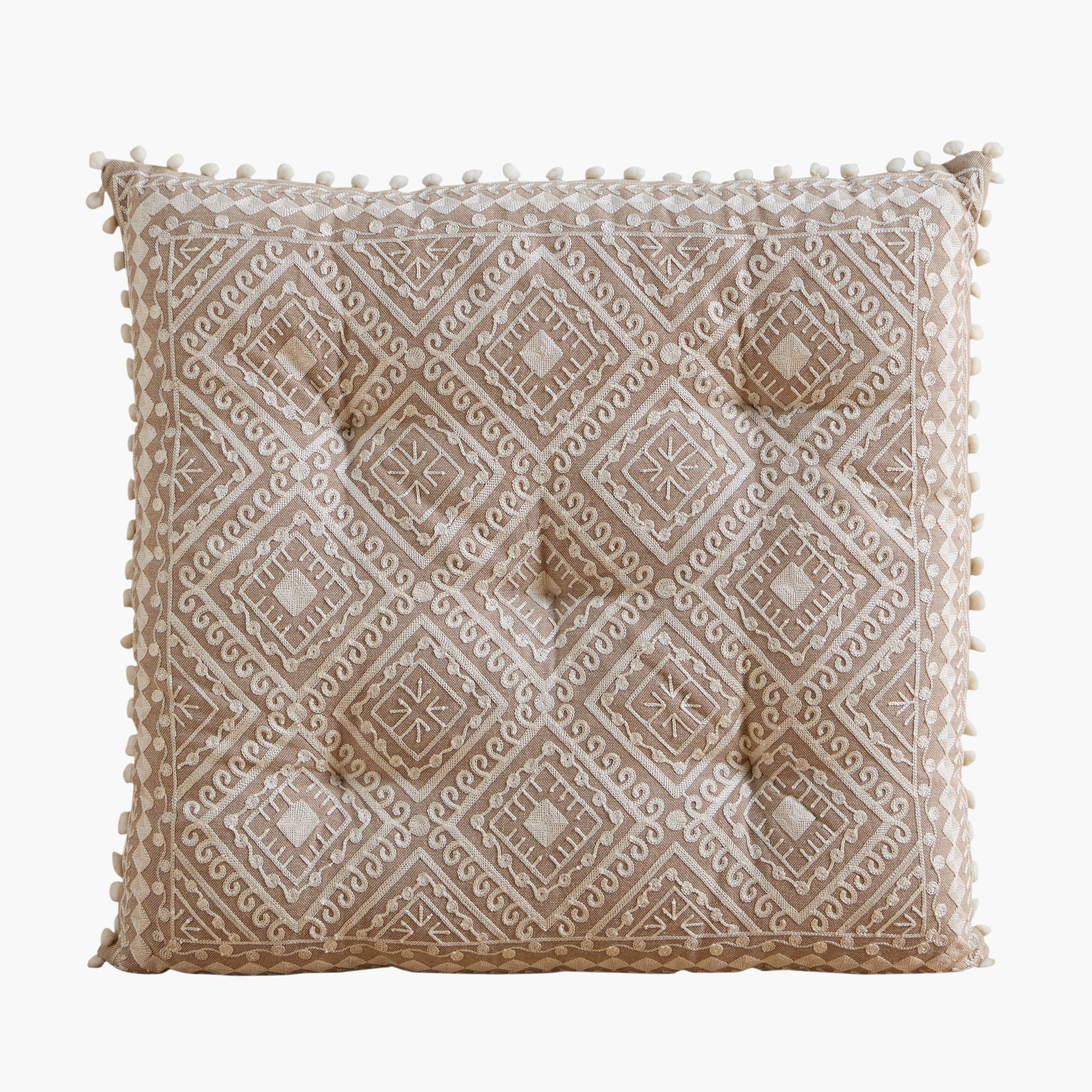 وسادة بتطريز ميدالية ديزرت دايموند من مهرجان - 60x60 سم-hbxlivingroom-furnishings-cushionsandcovers-filledcushions-image-6