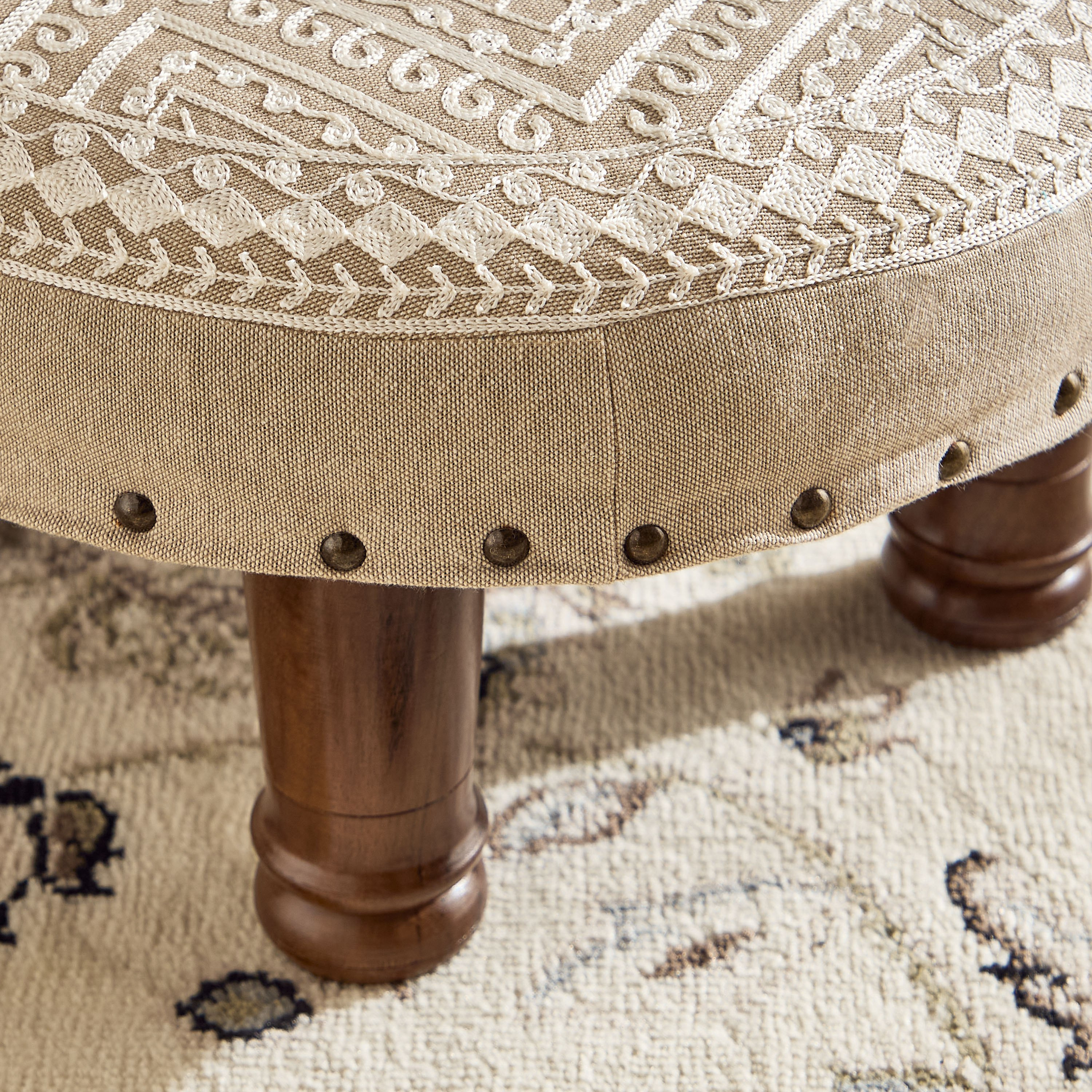 مقعد ميداليون دائري بتطريز ماسي من مهرجان ديزرت - ‎40×40×15 سم‎-hbxlivingroom-sofasandarmchairs-ottomansandfootstools-image-4