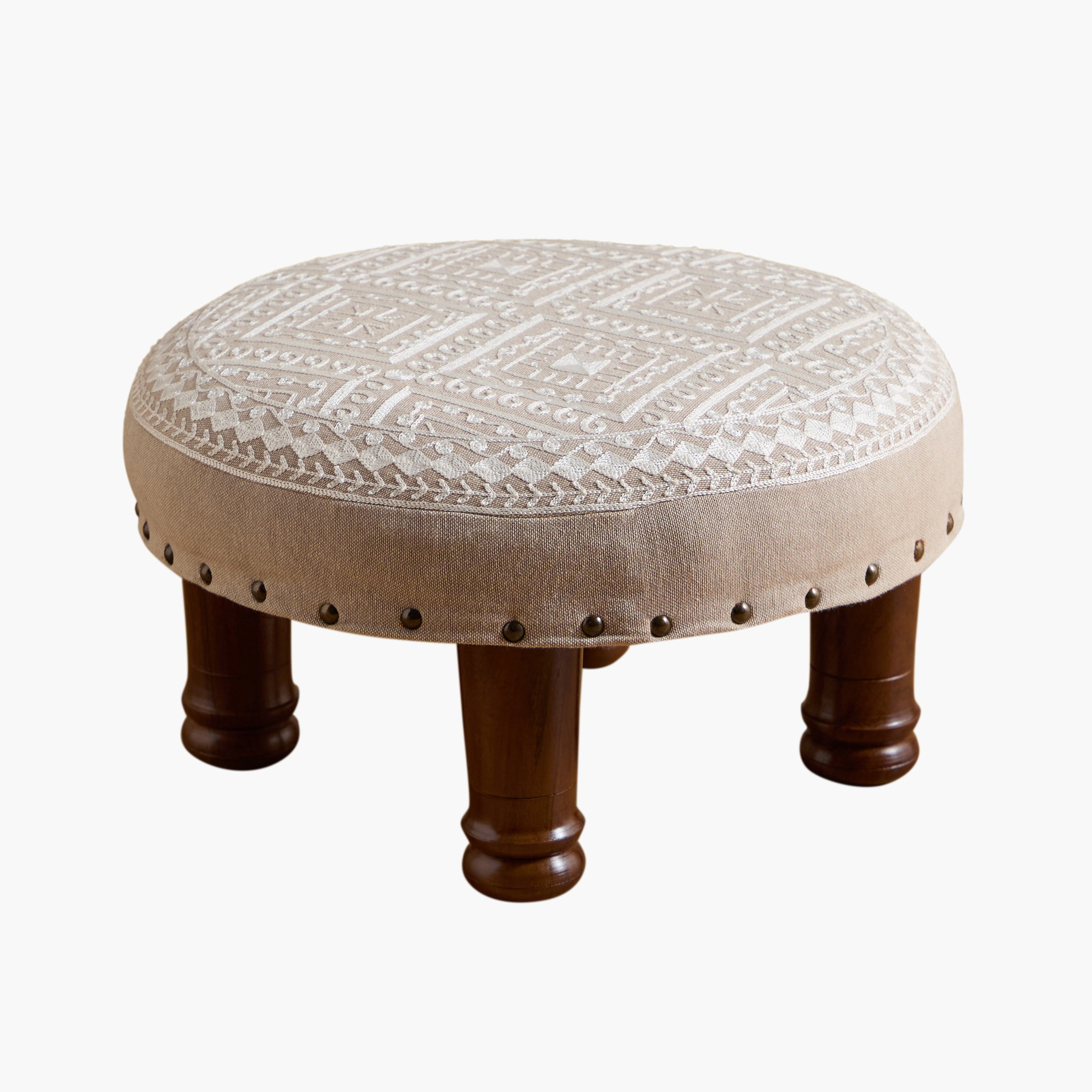 مقعد ميداليون دائري بتطريز ماسي من مهرجان ديزرت - ‎40×40×15 سم‎-hbxlivingroom-sofasandarmchairs-ottomansandfootstools-image-6