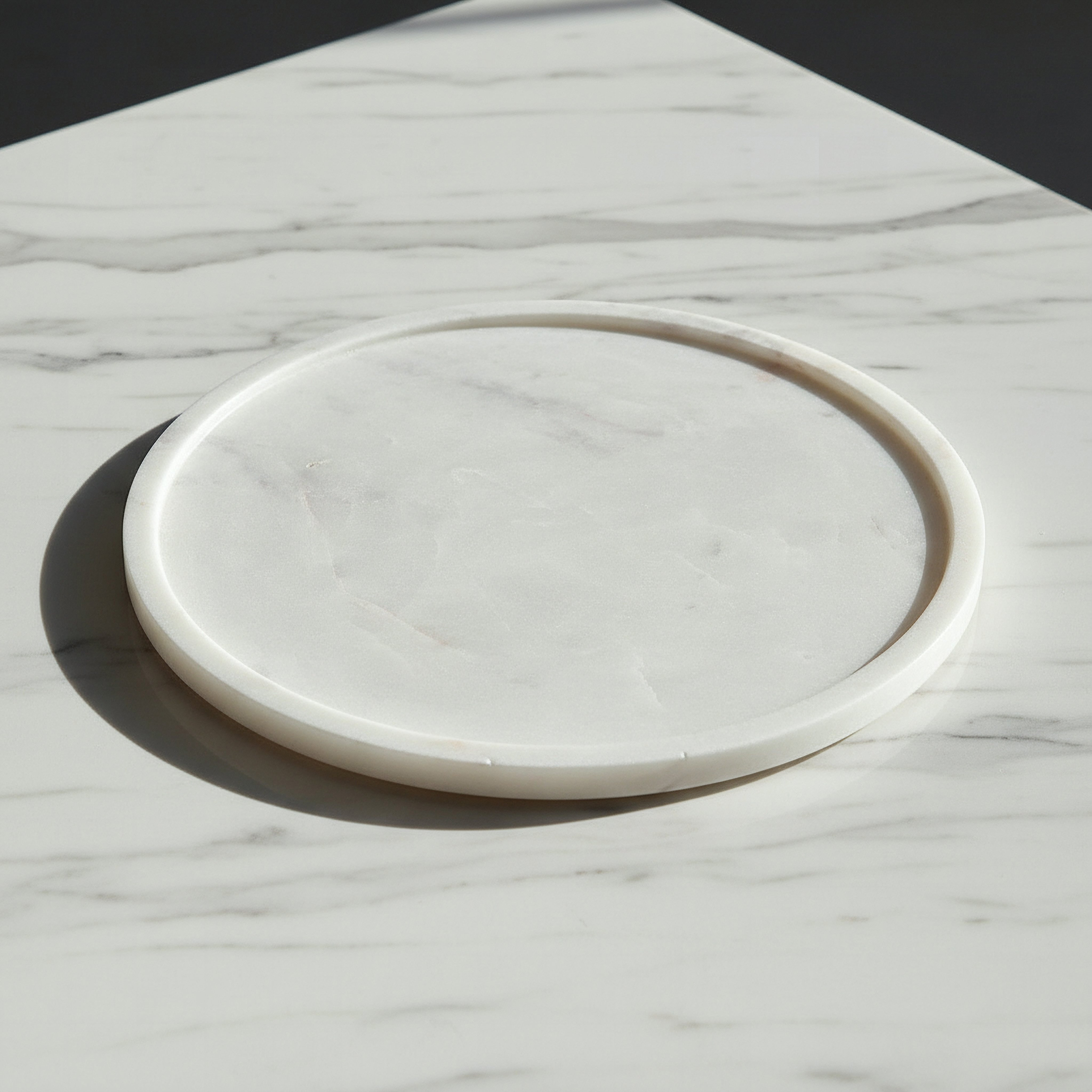 صينية ديكور مستديرة من الرخام الطبيعي من بليك مادلين - 28 سم-hbxhomeware-hbxdecorandfurnishings-image-1