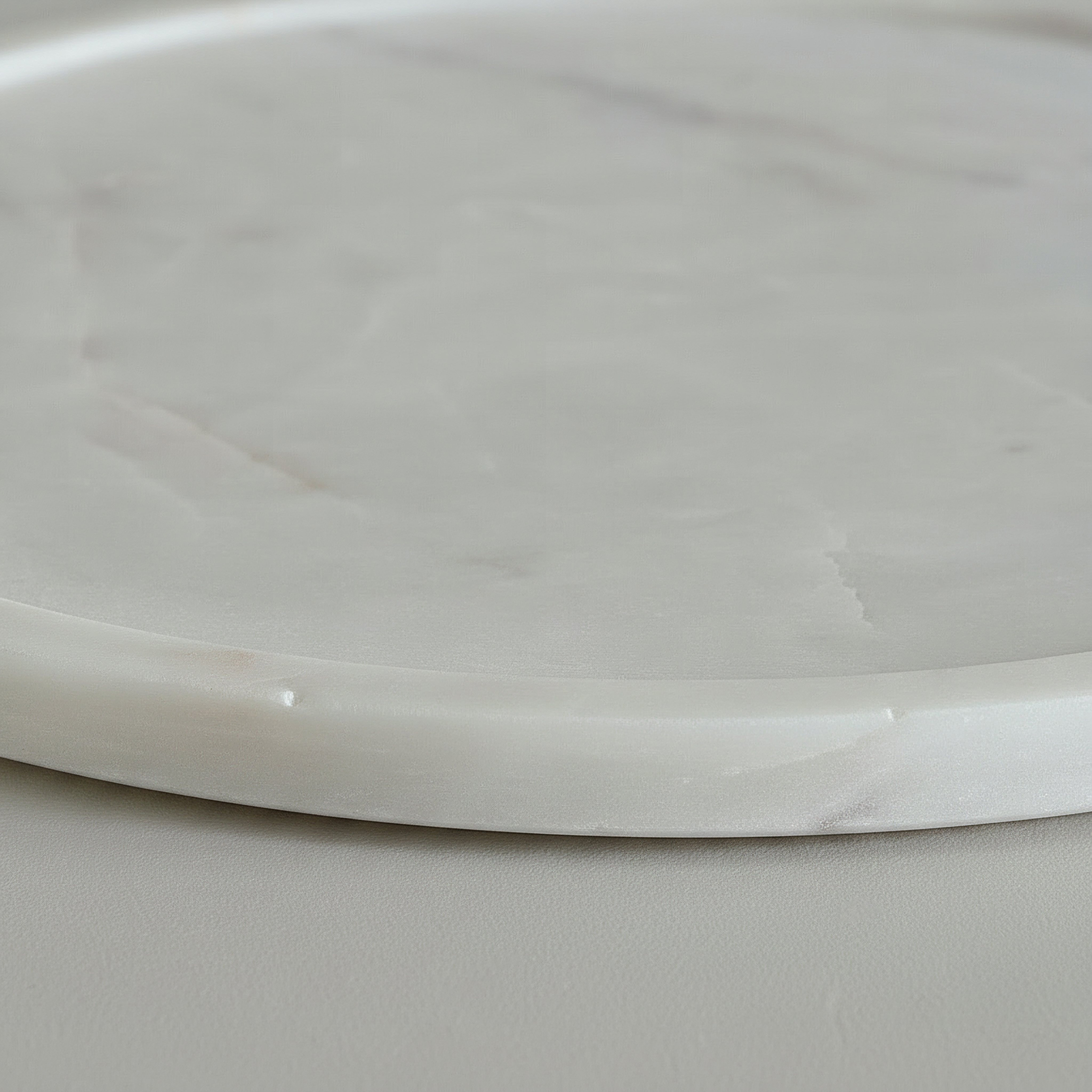 صينية ديكور مستديرة من الرخام الطبيعي من بليك مادلين - 28 سم-hbxhomeware-hbxdecorandfurnishings-image-2