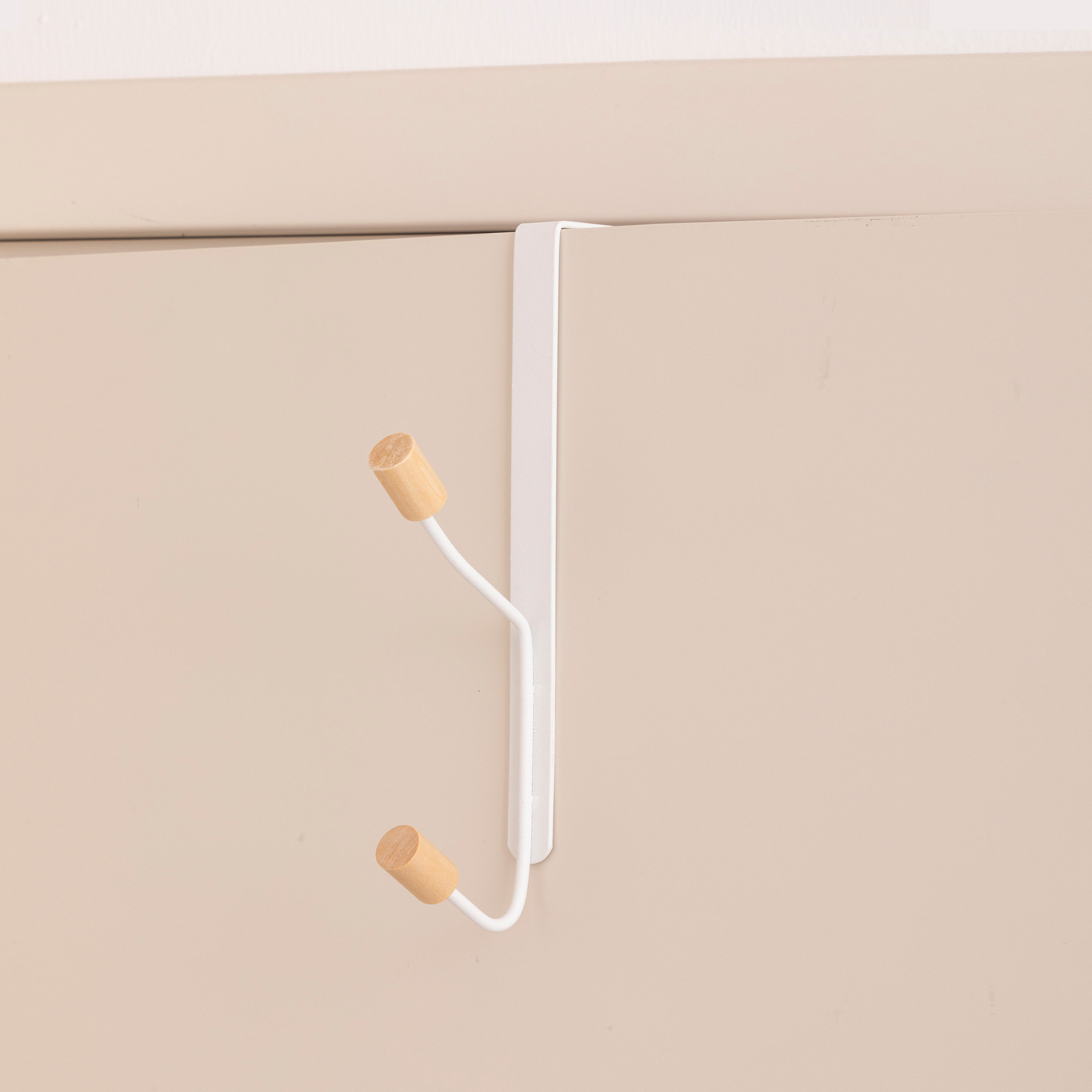 رف علاقات باب بخطافين من دراجون-hbxhomeware-hbxbedroom-image-1