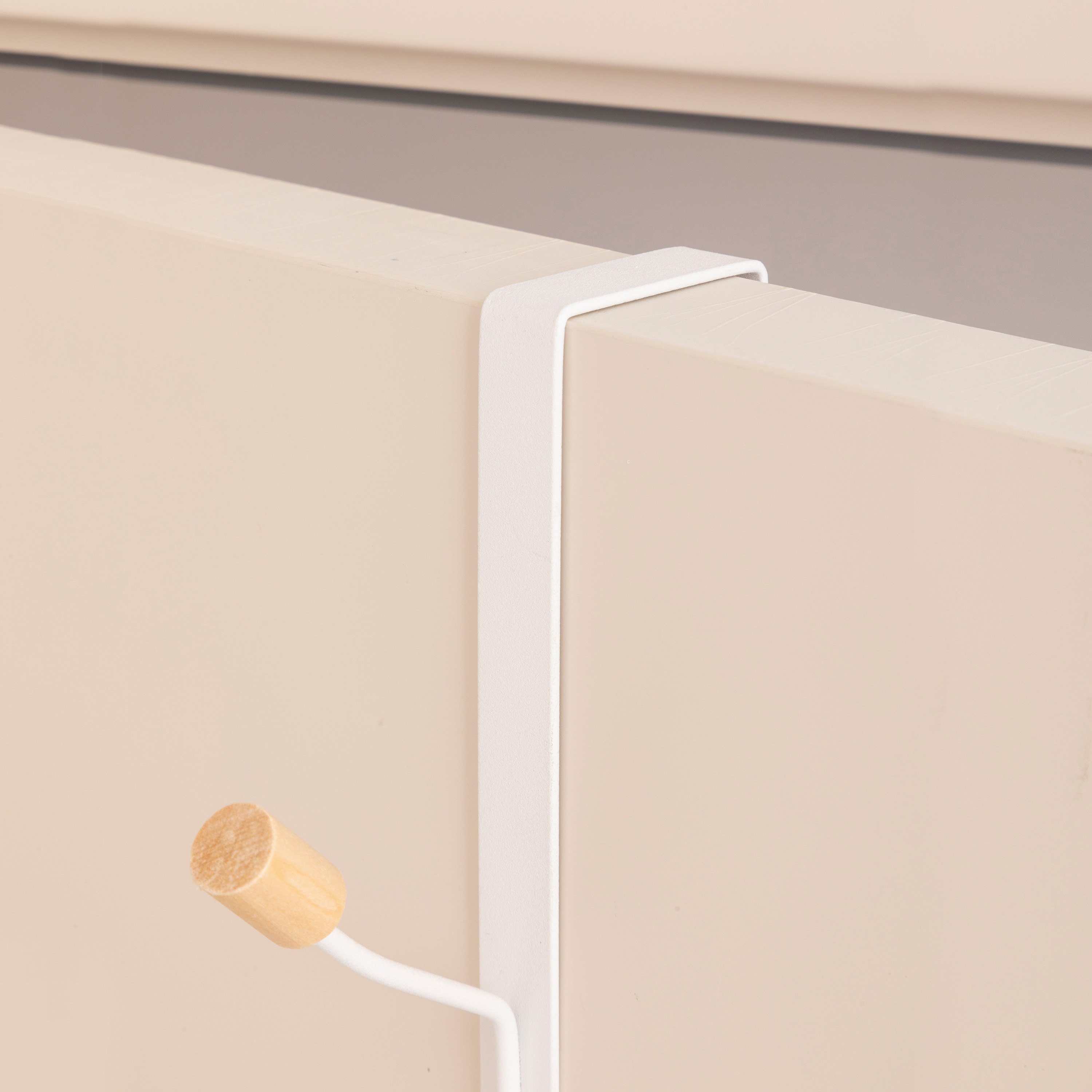 رف علاقات باب بخطافين من دراجون-hbxhomeware-hbxbedroom-image-4