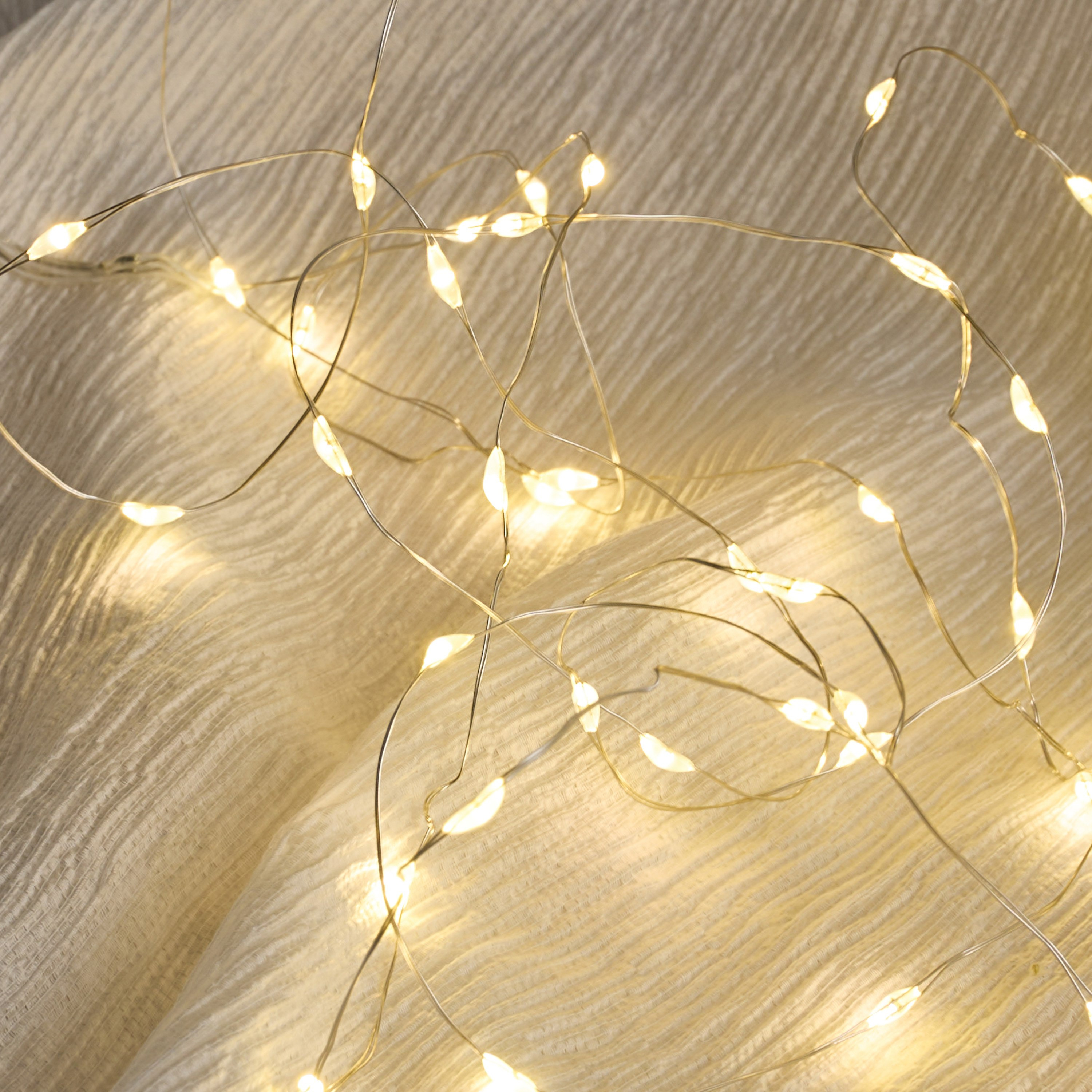 سلسلة إضاءة بسلك نحاسي بـ50 لمبة إل إي دي أبيض دافئ 3AA من أورلا - 250 سم-hbxdiningroom-lighting-decorativesandstringlights-image-6