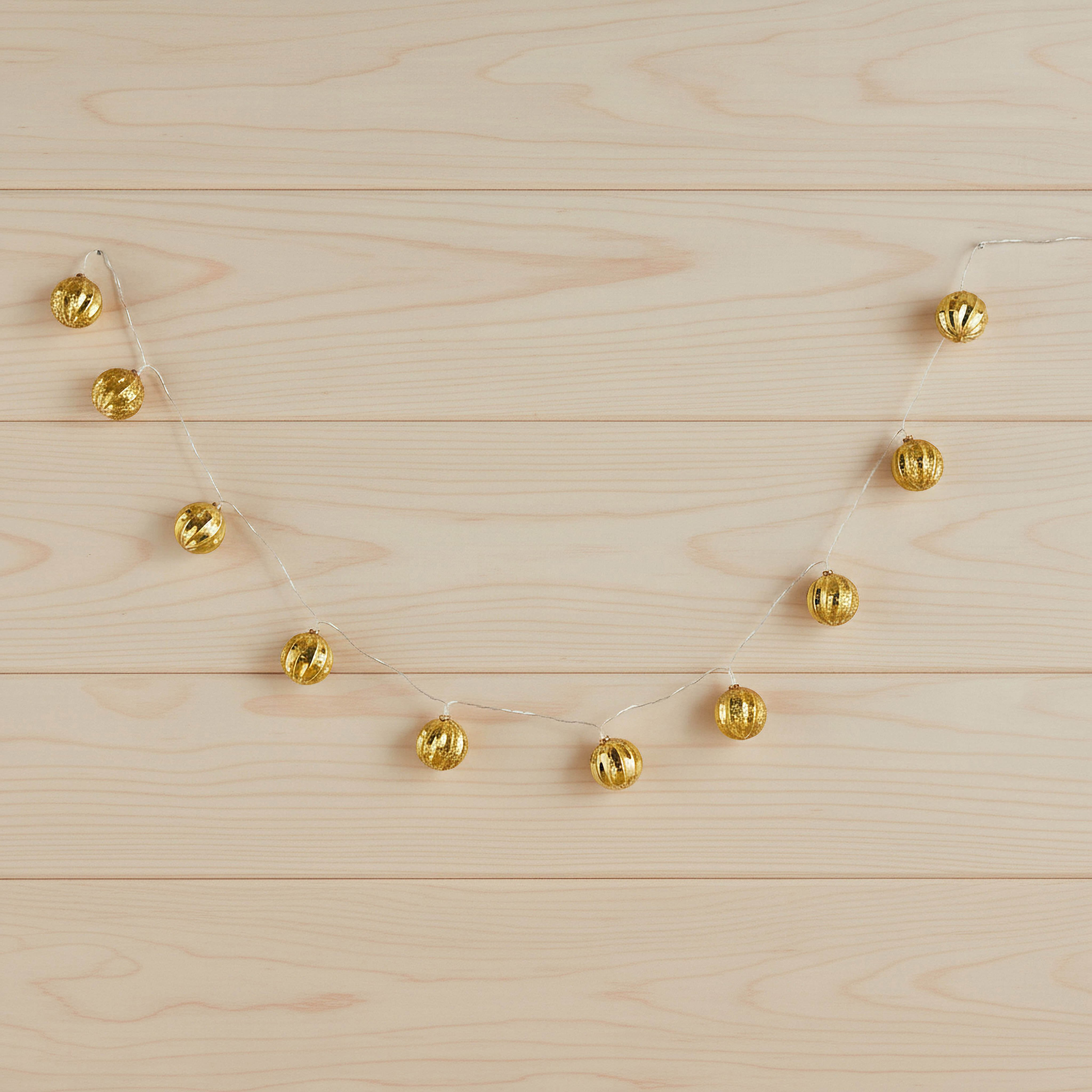 حبل إضاءة 10 لمبات ليد كرات مخططة بـ 3 بطاريات AA من أورلا - 172 سم-hbxdiningroom-lighting-decorativesandstringlights-image-2