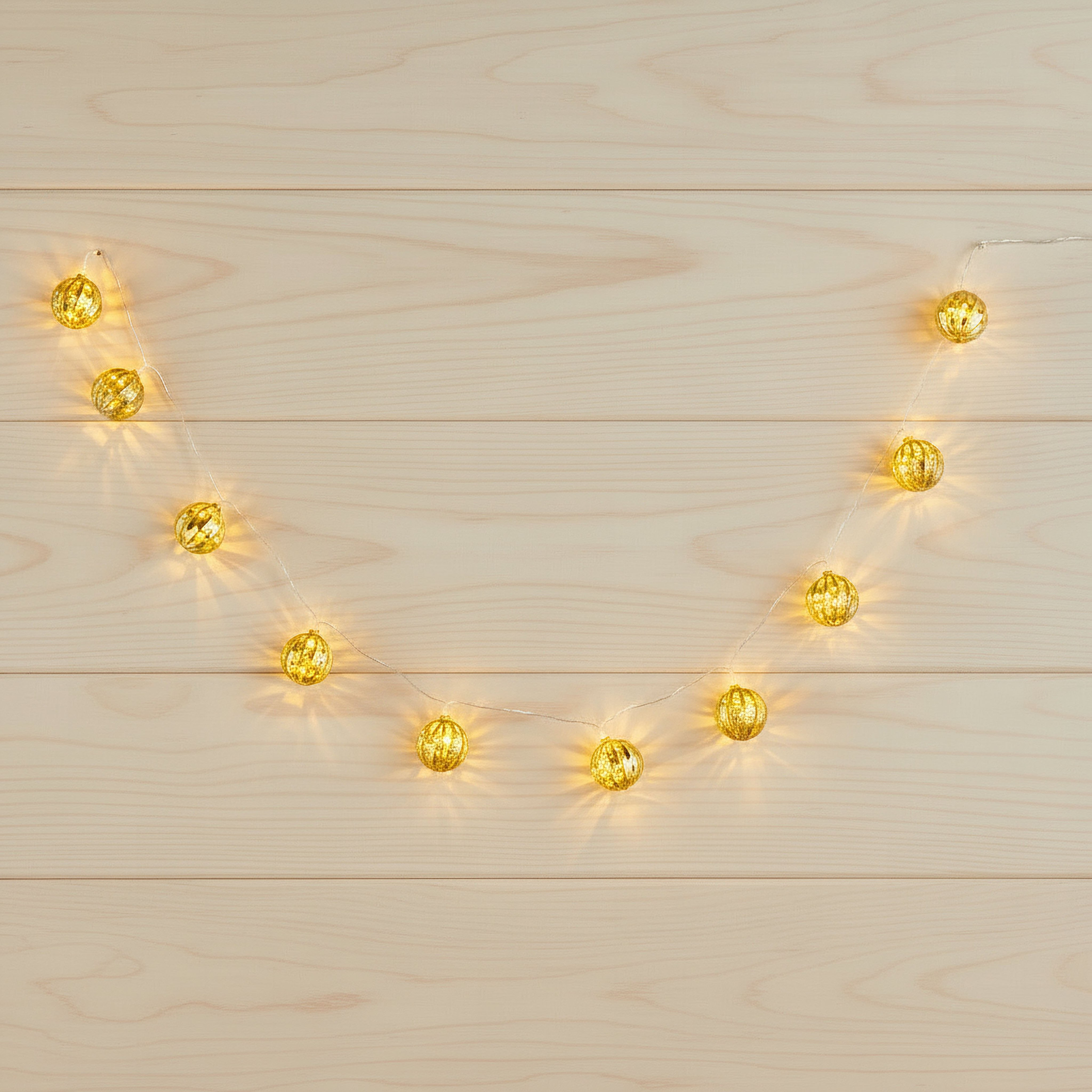 حبل إضاءة 10 لمبات ليد كرات مخططة بـ 3 بطاريات AA من أورلا - 172 سم-hbxdiningroom-lighting-decorativesandstringlights-image-1