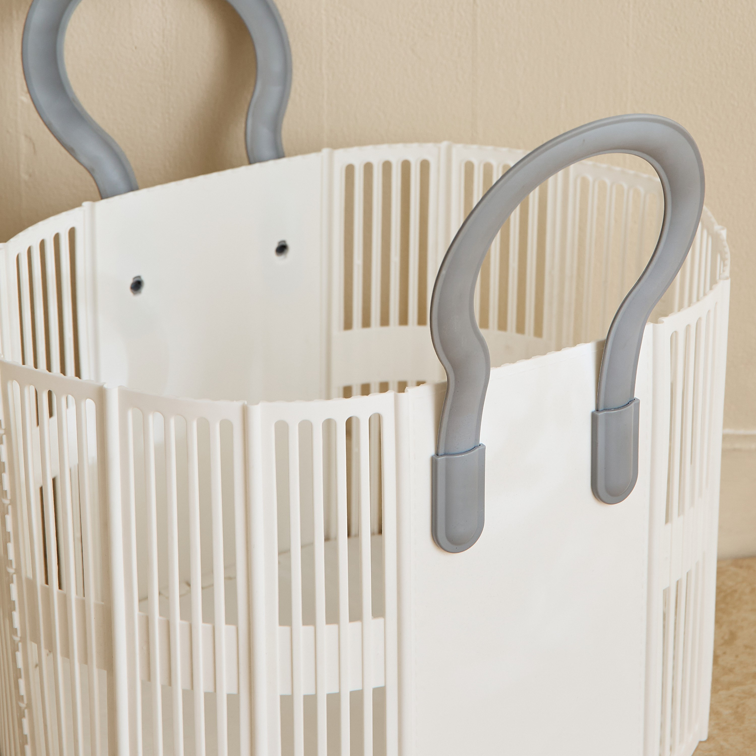 Sterlite Collapsible Laundry Basket with Handle - 48x31x30 cm-hbxbathroom-bathroomstorage-laundryhampers-image-4