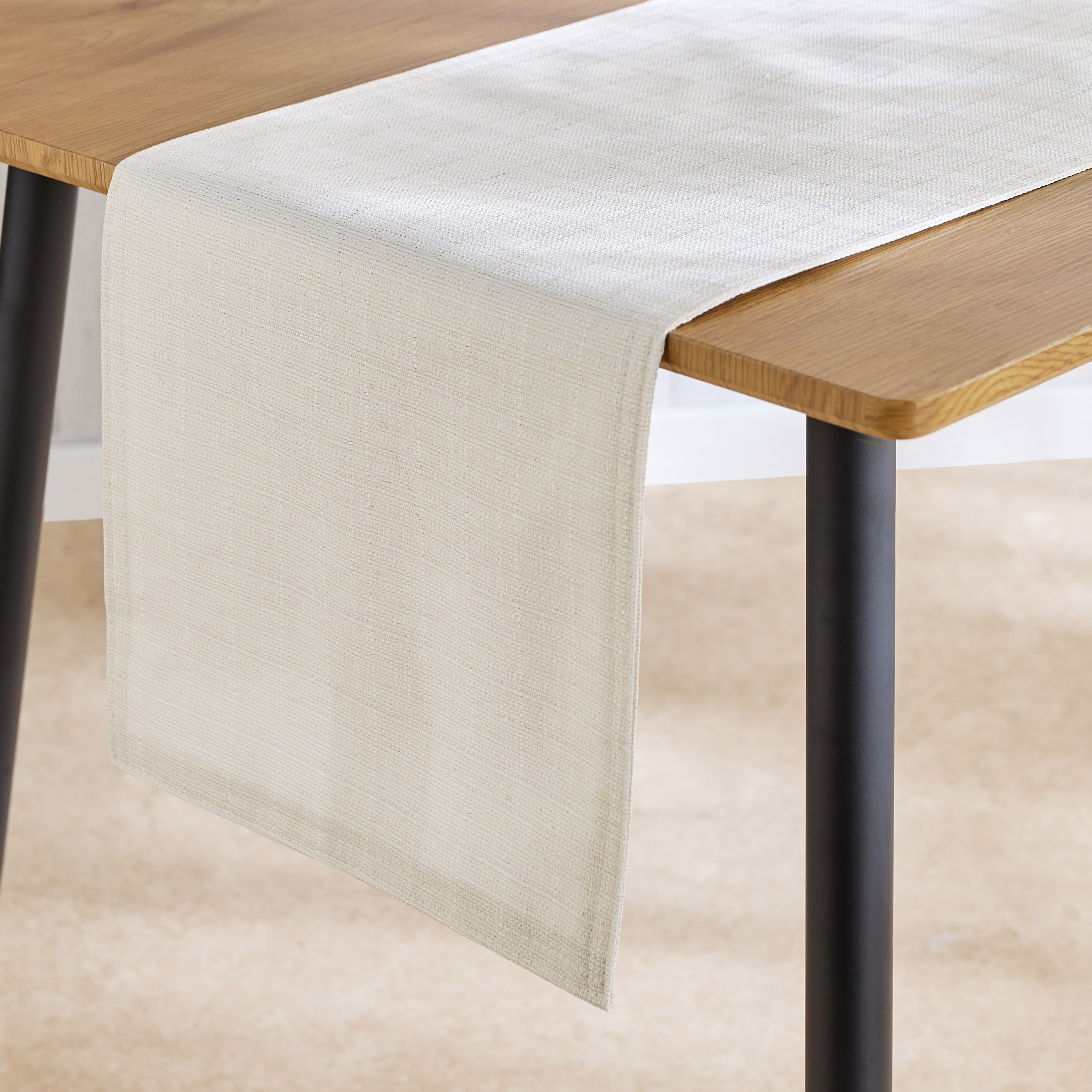 Looma Lurex Jacquard Table Runner - 33x120 cm-hbxdecorandfurnishings-homefurnishings-tablelinens-image-2