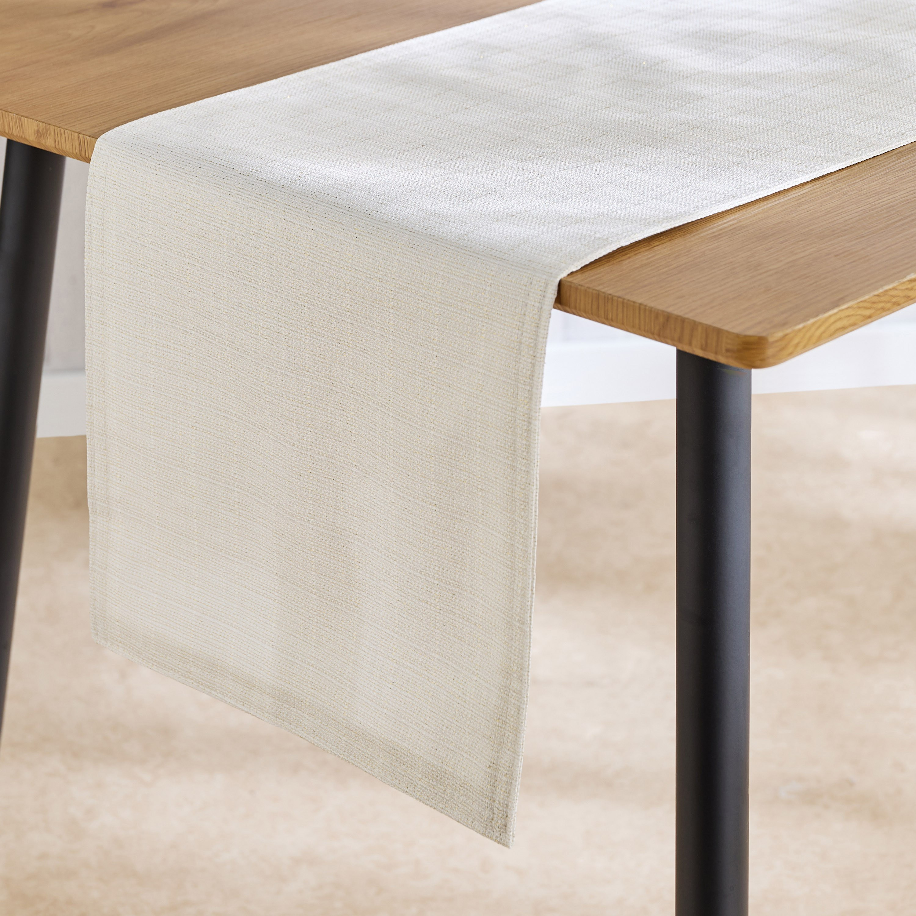 Looma Lurex Jacquard Table Runner - 33x180 cm-hbxdecorandfurnishings-homefurnishings-tablelinens-image-2