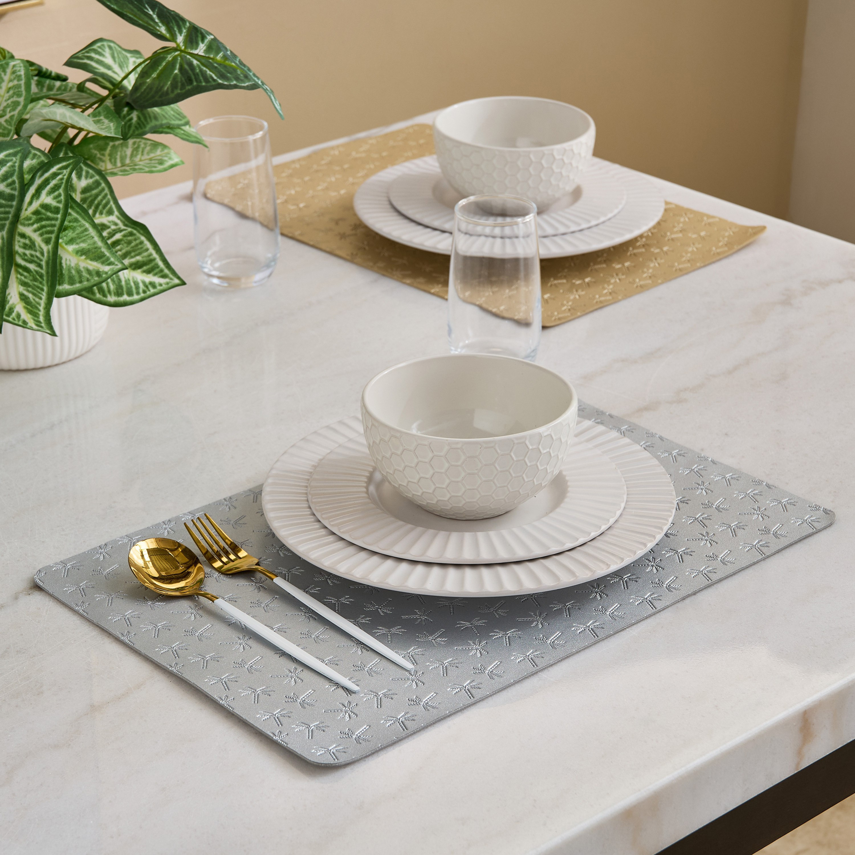 LayOn Palm Embossed Placemat - 30x45 cm-hbxdecorandfurnishings-homefurnishings-tablelinens-image-7