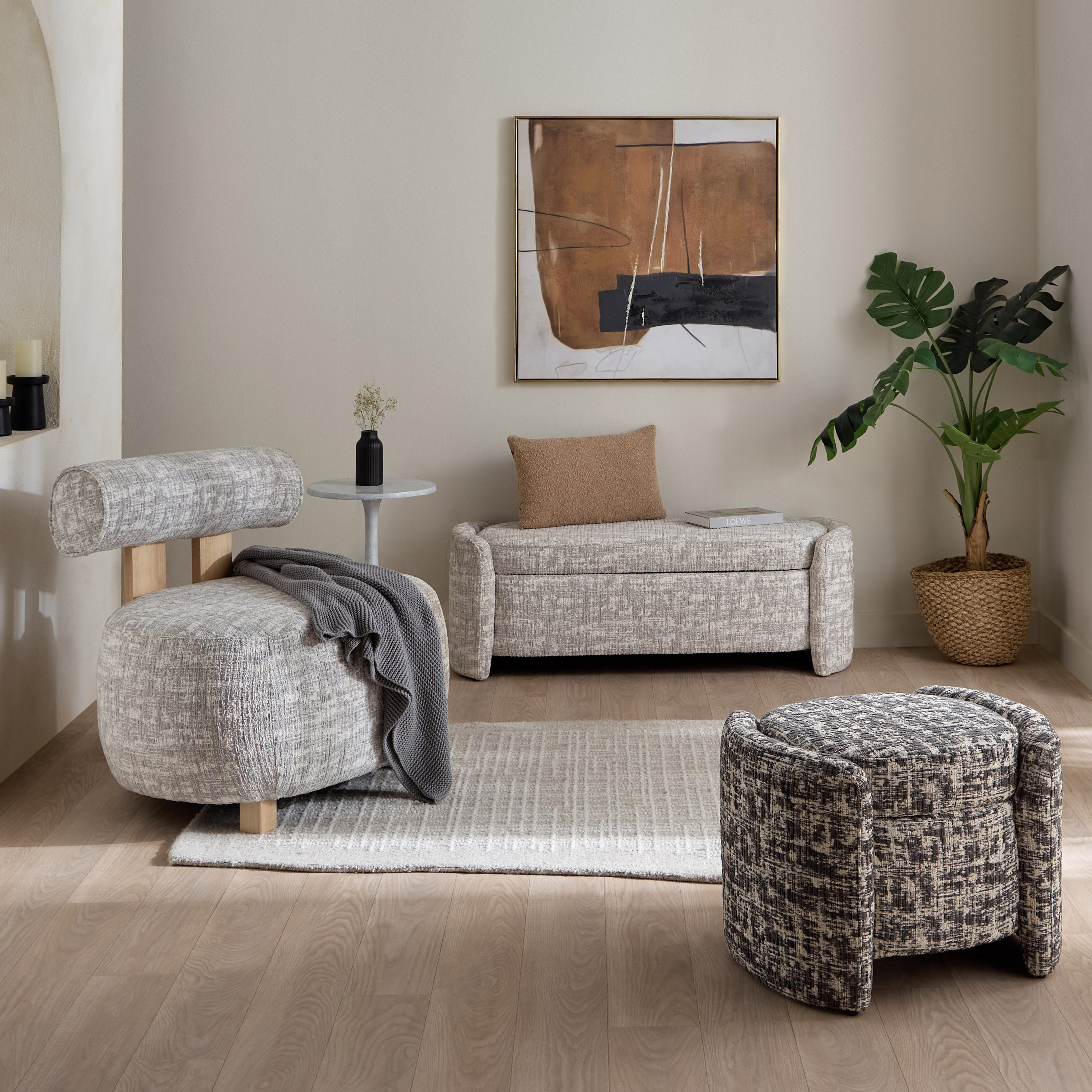 مقعد بنش قماش بمساحة تخزين من كورفي-hbxlivingroom-sofasandarmchairs-ottomansandfootstools-image-7