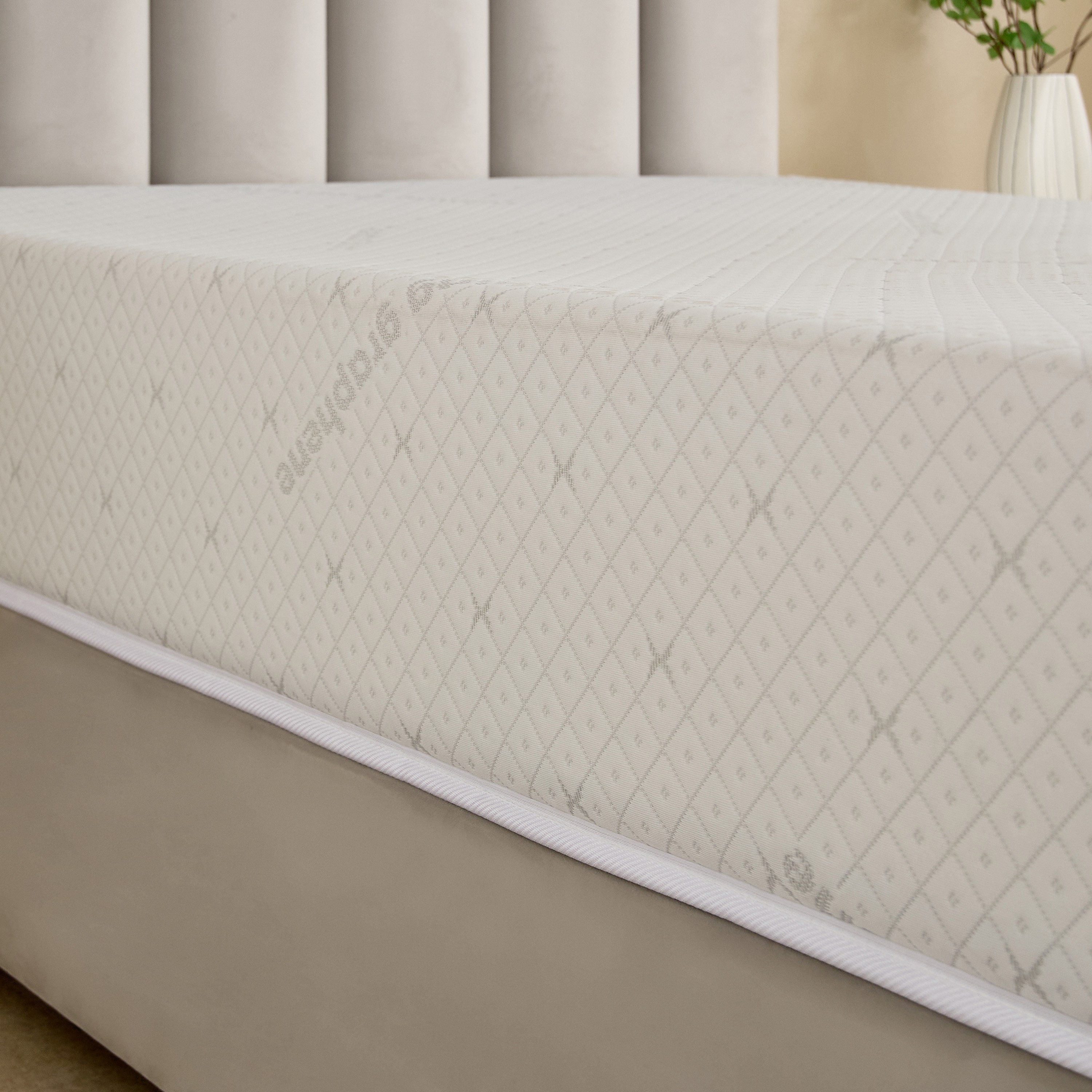 iSleepLuxe iCooltex Viscopedic HR Foam Memory Foam Cooling Fabric Queen Mattress - 150x200x25 cm-hbxbedroom-mattresses-queen-image-8