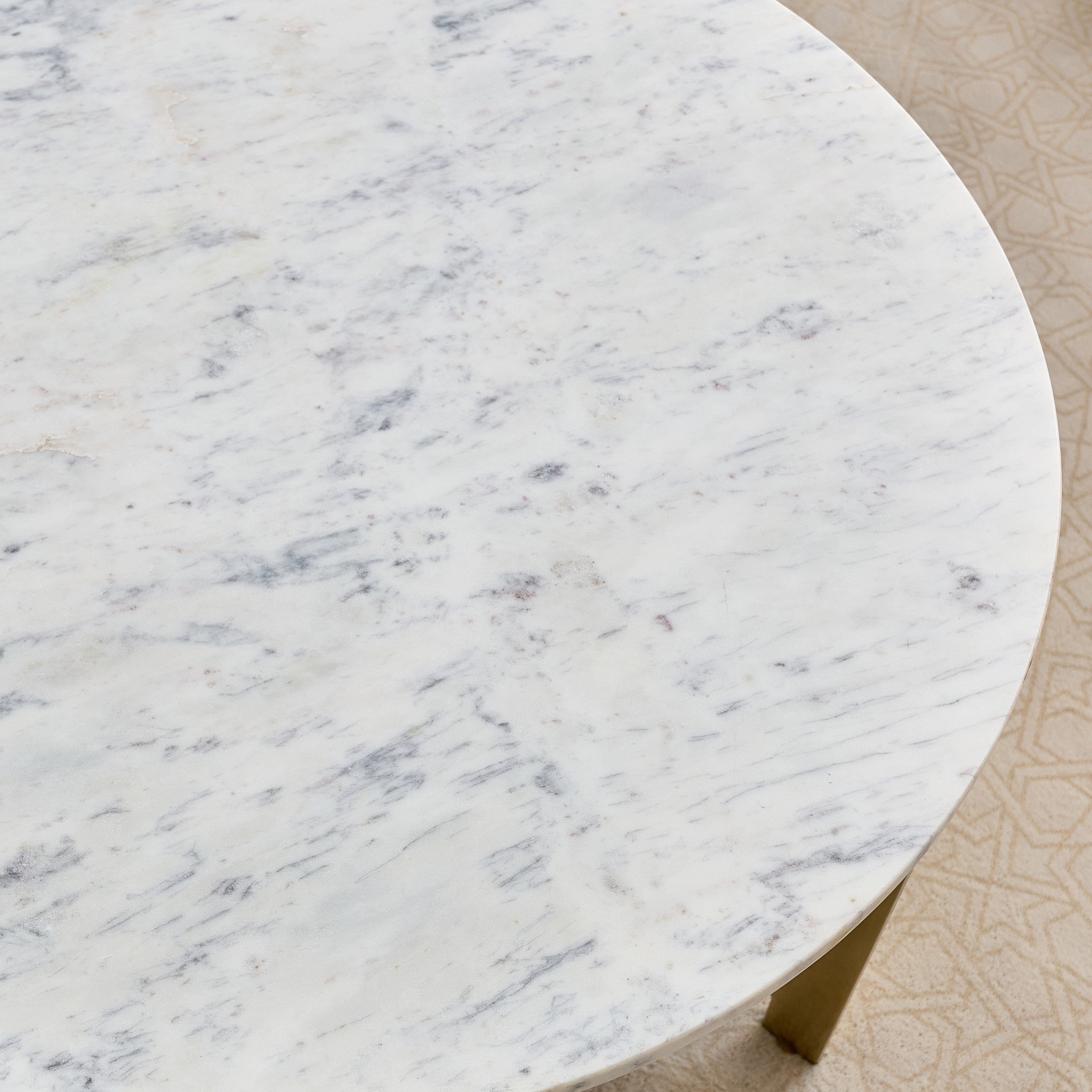 طاولة قهوة بسطح رخام أصلي ورف خشب صلب أورلا من فيندرا-hbxlivingroom-tablesandstands-coffeetables-image-3