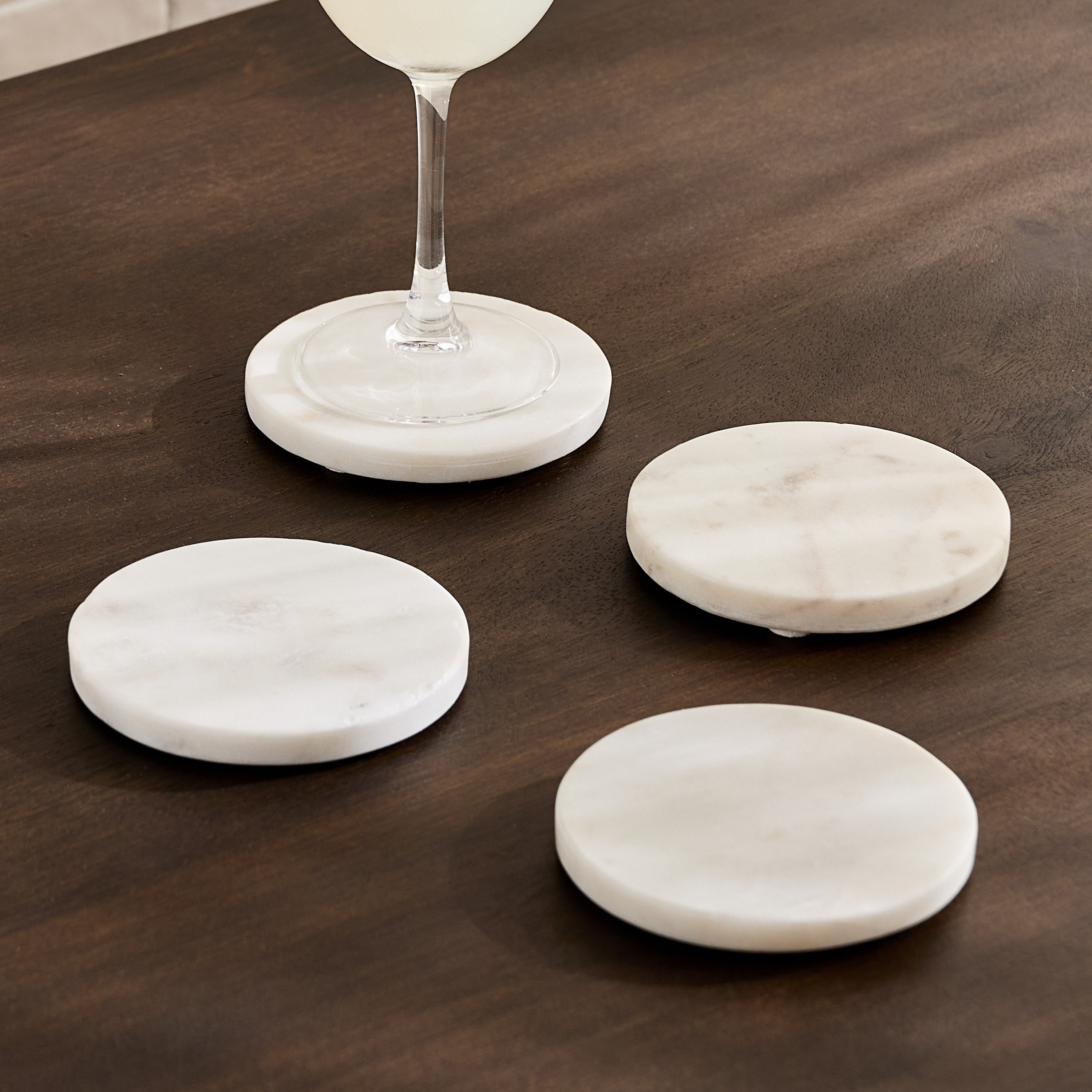 قواعد أكواب رخام من بليك مادلين - طقم 4 قطع-hbxdecorandfurnishings-tabletop-serveware-image-1