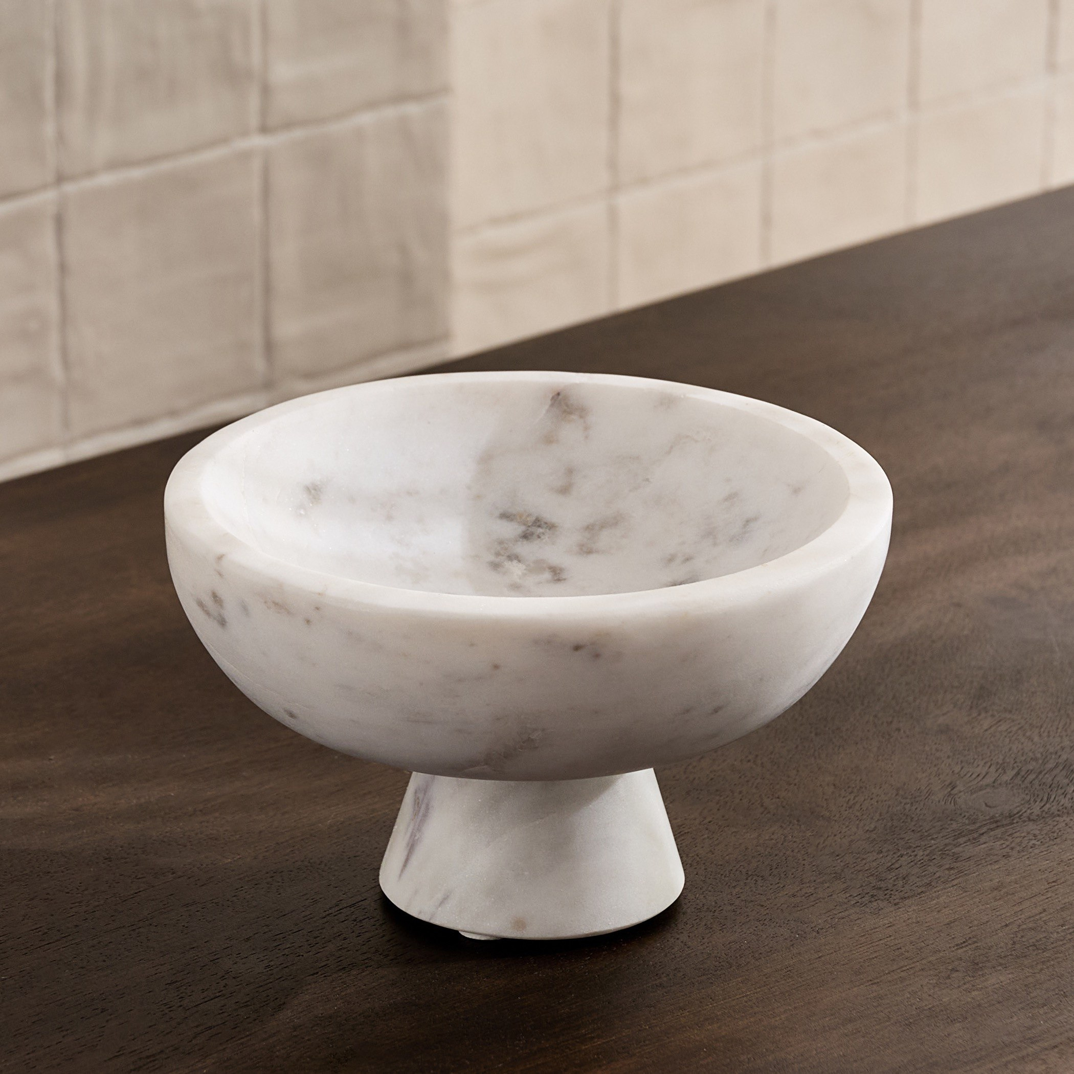 وعاء رخامي بقاعدة من بليك مادلين - 18x18x10 سم-hbxdecorandfurnishings-tabletop-serveware-image-2