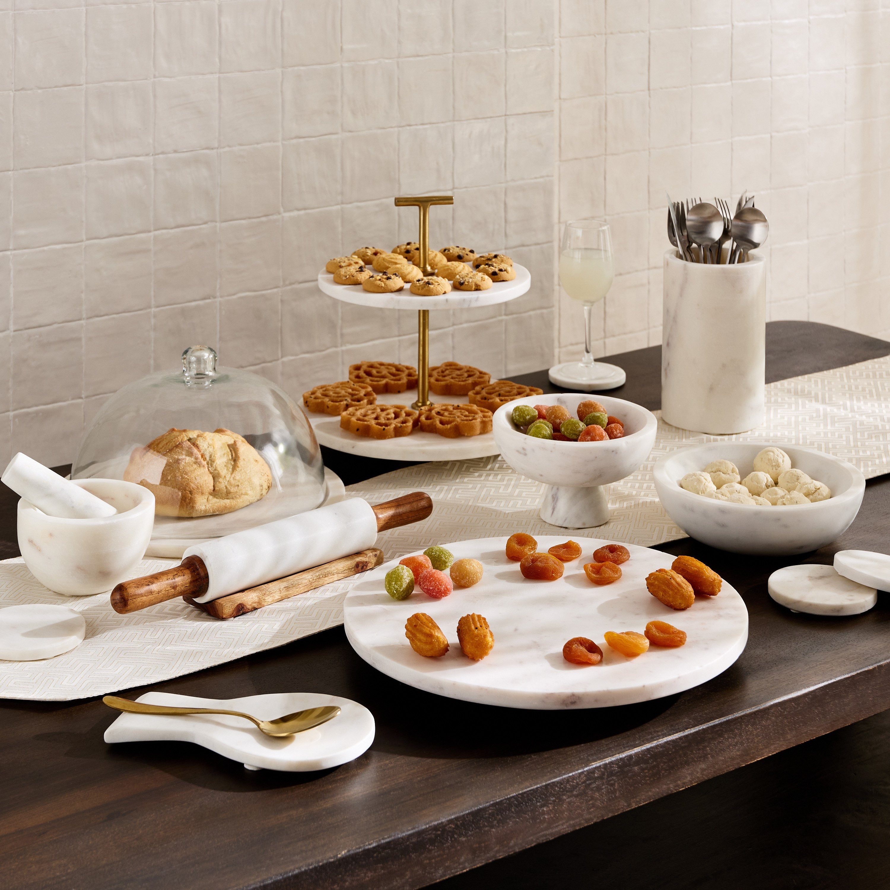 وعاء رخامي بقاعدة من بليك مادلين - 18x18x10 سم-hbxdecorandfurnishings-tabletop-serveware-image-4
