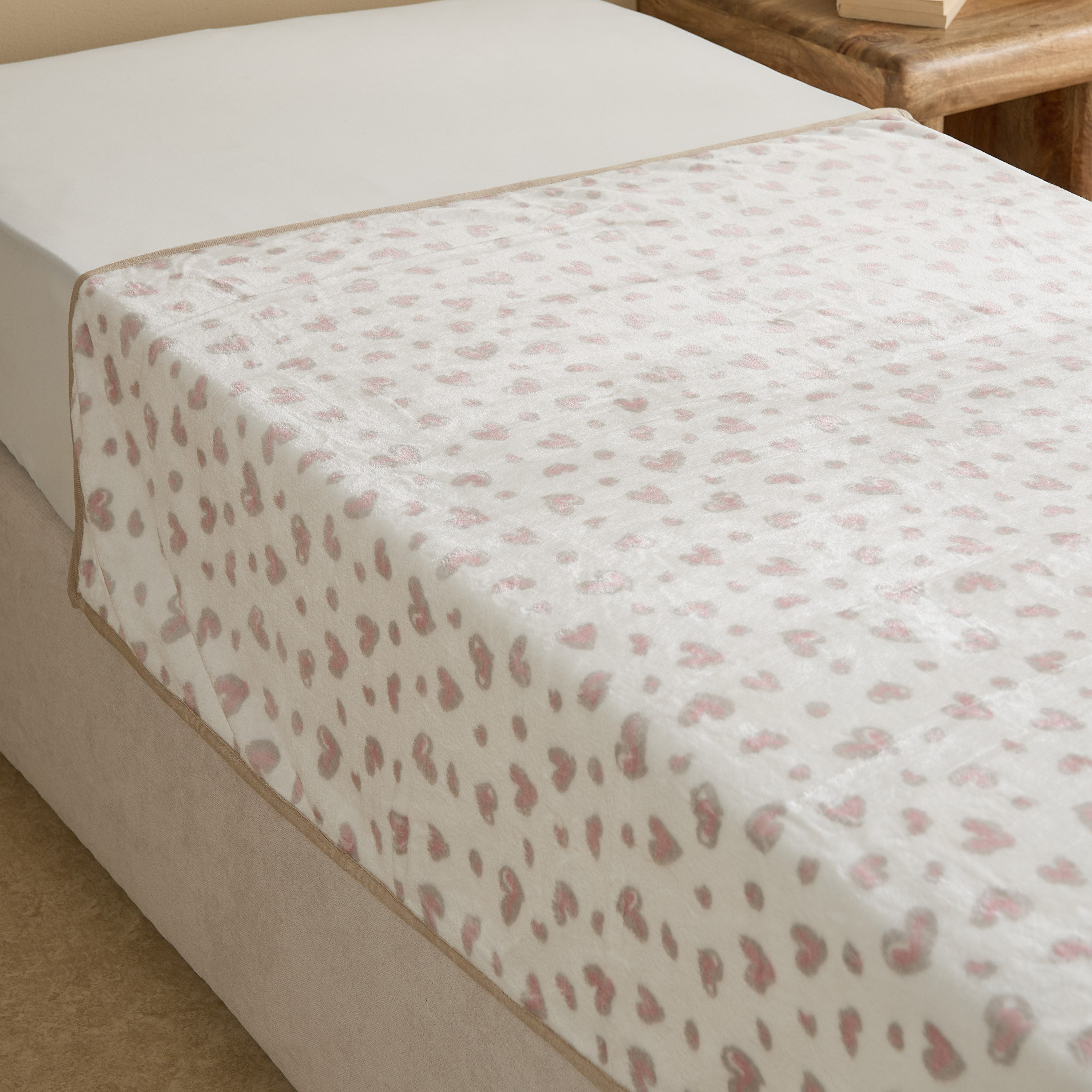 Ivy Claire Flannel Fleece Printed with Piping Blanket - 120x160 cm-hbxhomeware-hbxkidsandyouth-image-2
