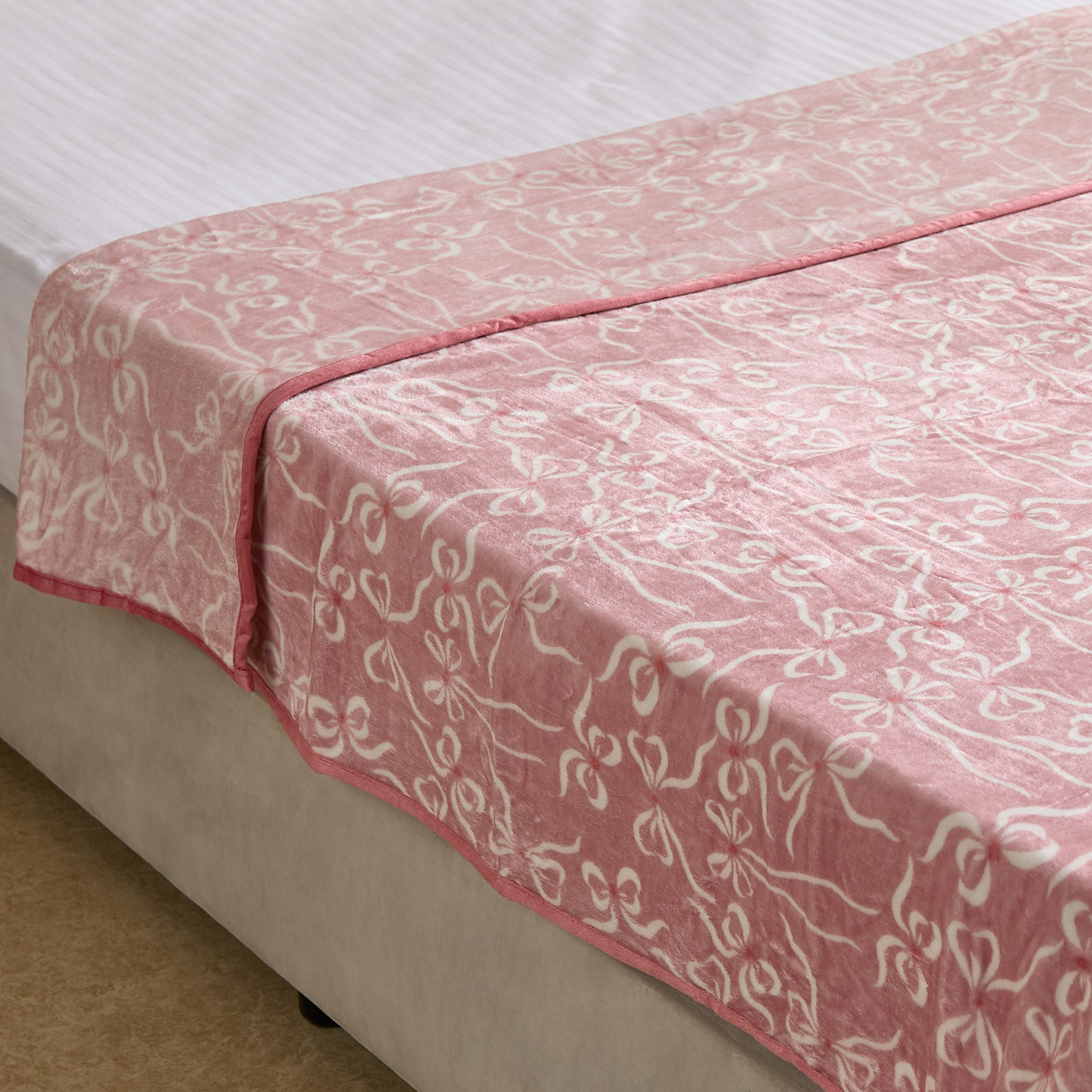 Ivy Bows Printed Interlace Flannel Fleece Blanket with Piping - 140x200 cm-hbxhomeware-hbxkidsandyouth-image-2