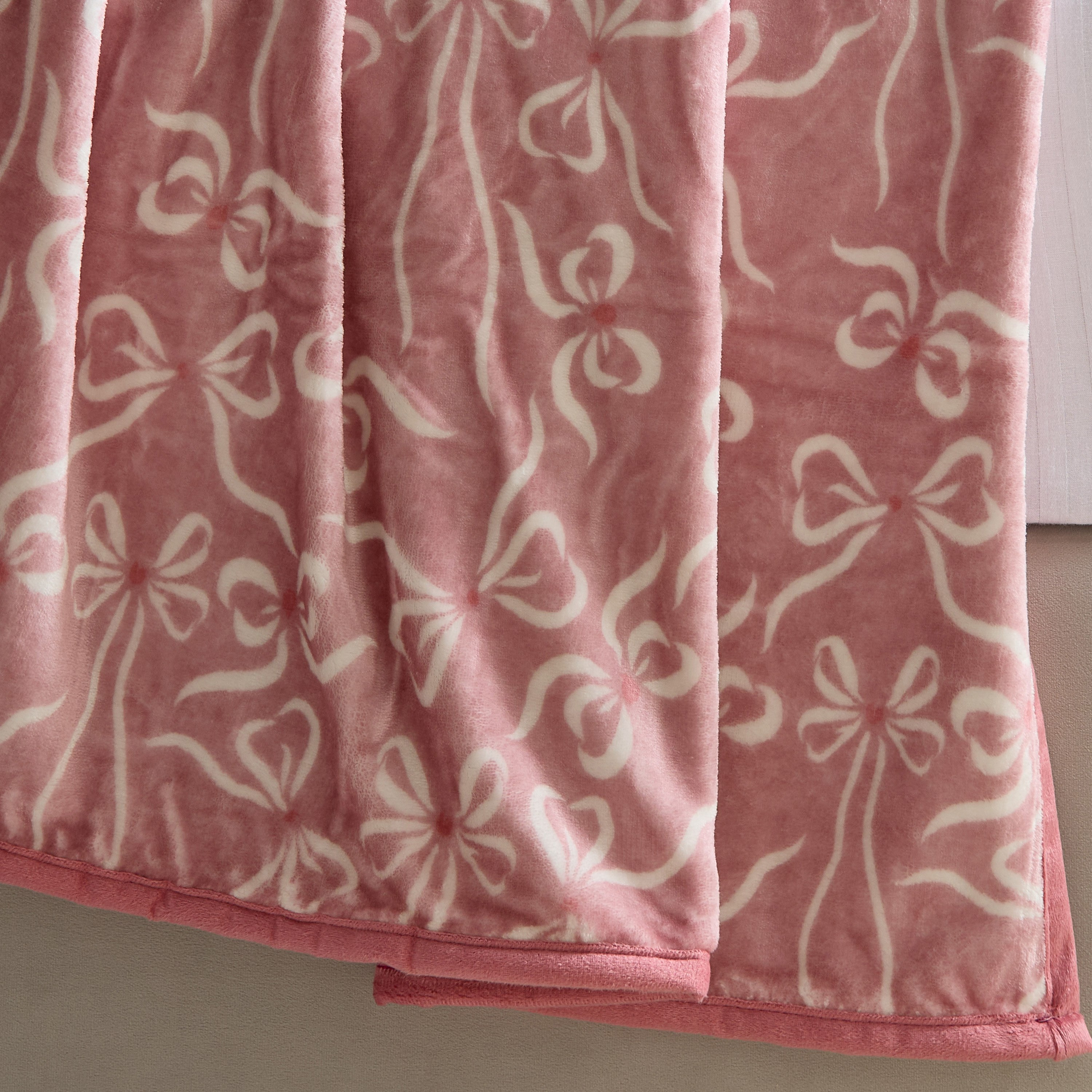 Ivy Bows Printed Interlace Flannel Fleece Blanket with Piping - 140x200 cm-hbxhomeware-hbxkidsandyouth-image-5