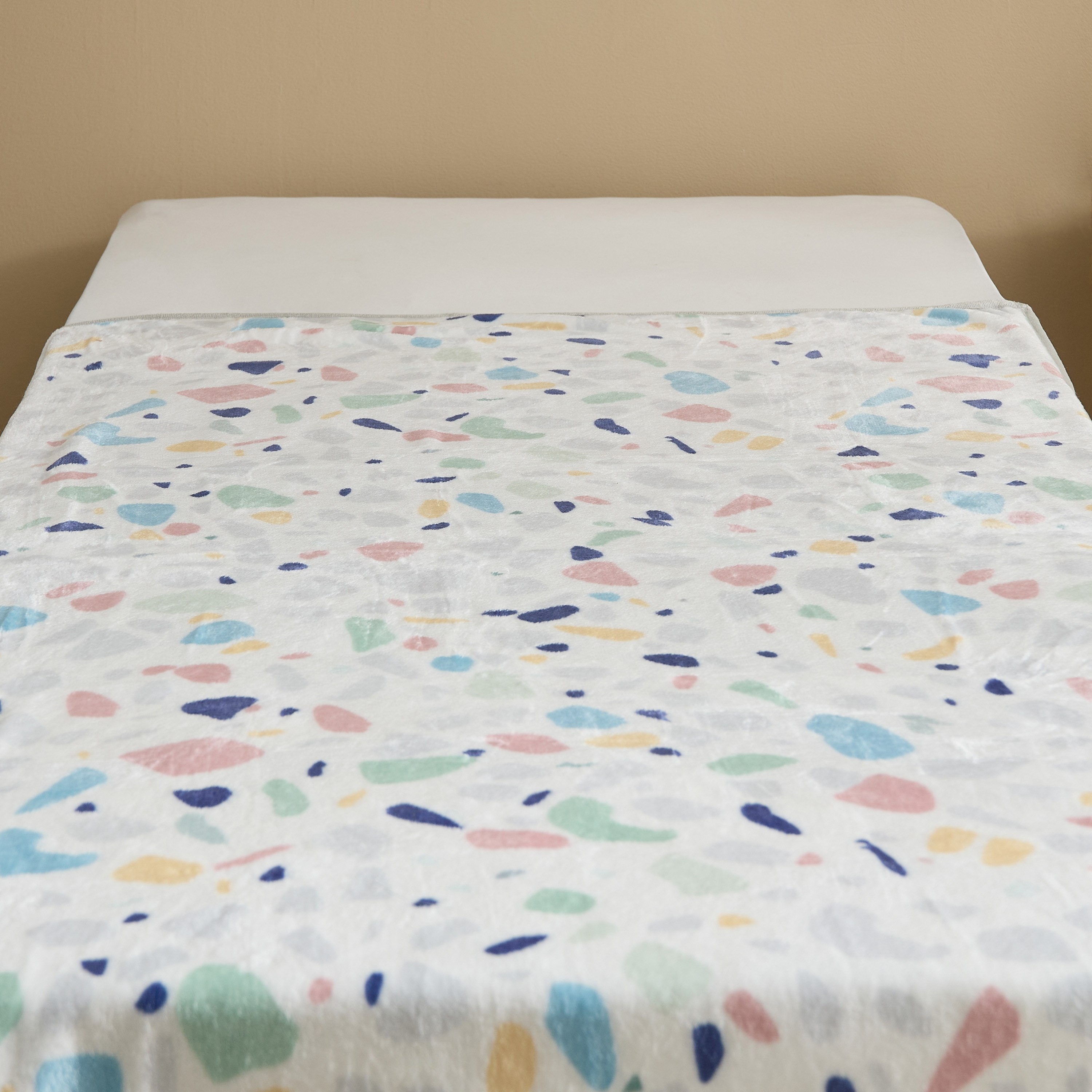 Joy Clyde Printed Flannel Fleece Blanket with Piping - 120x160 cm-hbxhomeware-hbxkidsandyouth-image-3