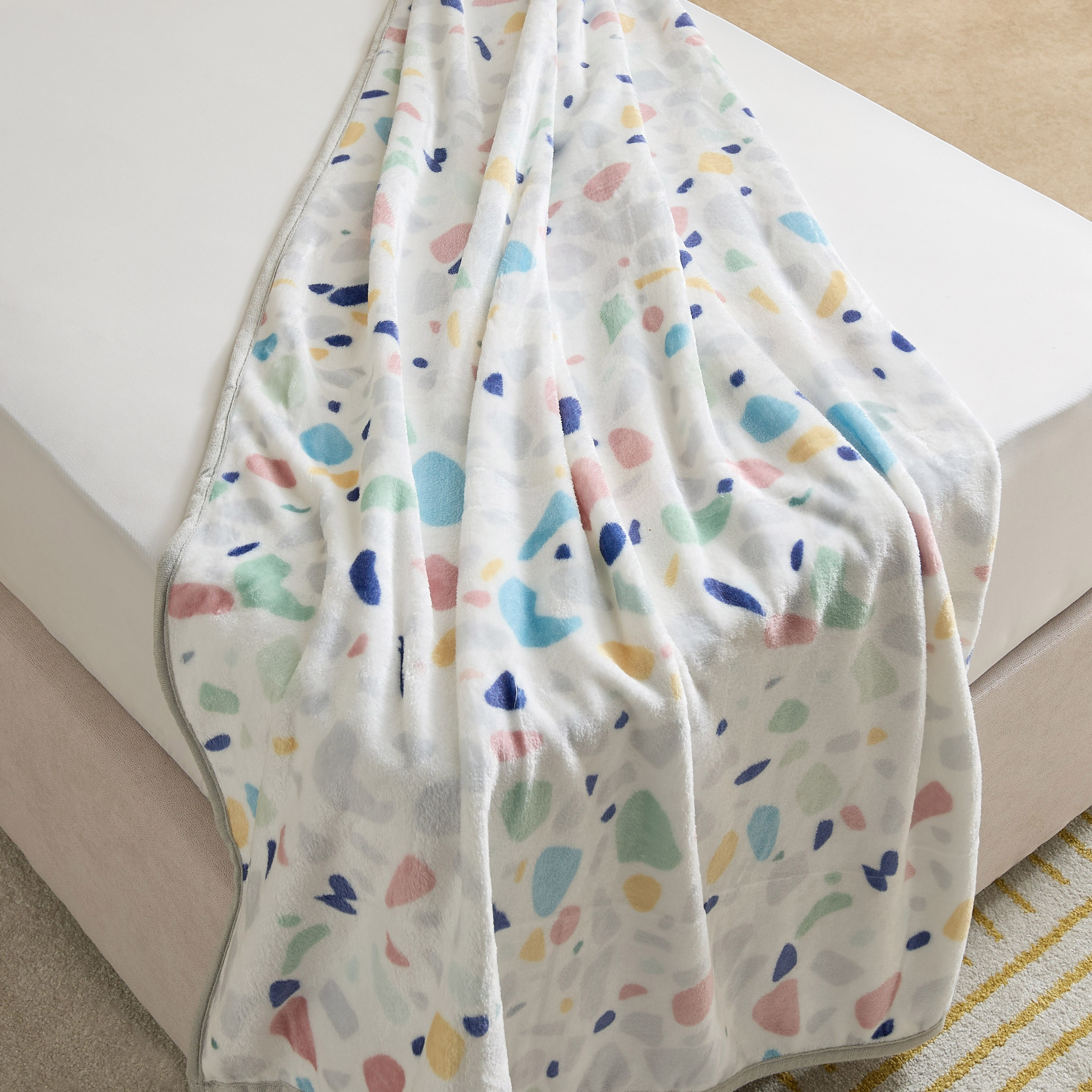 Joy Clyde Printed Flannel Fleece Blanket with Piping - 120x160 cm-hbxhomeware-hbxkidsandyouth-image-4