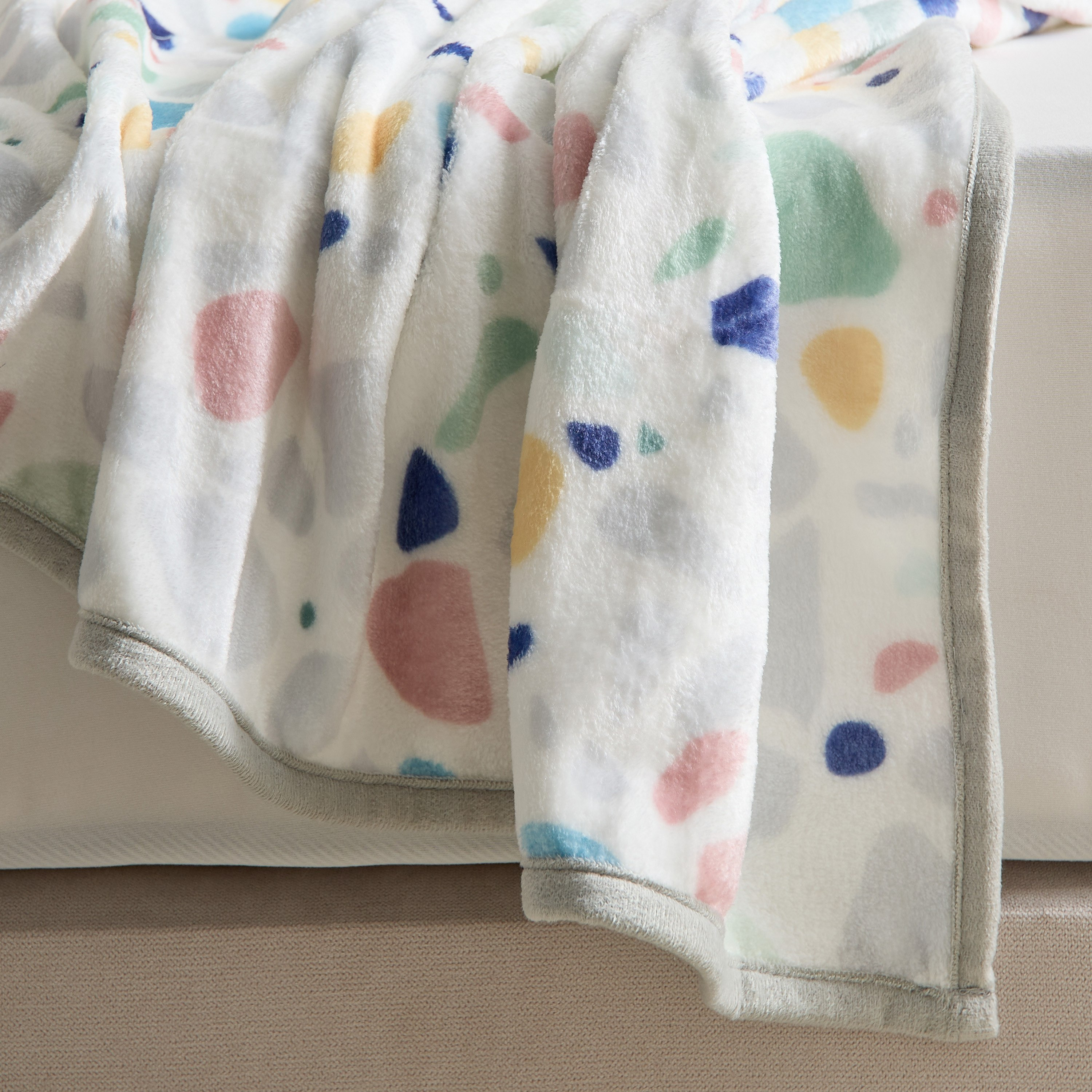 Joy Clyde Printed Flannel Fleece Blanket with Piping - 120x160 cm-hbxhomeware-hbxkidsandyouth-image-5