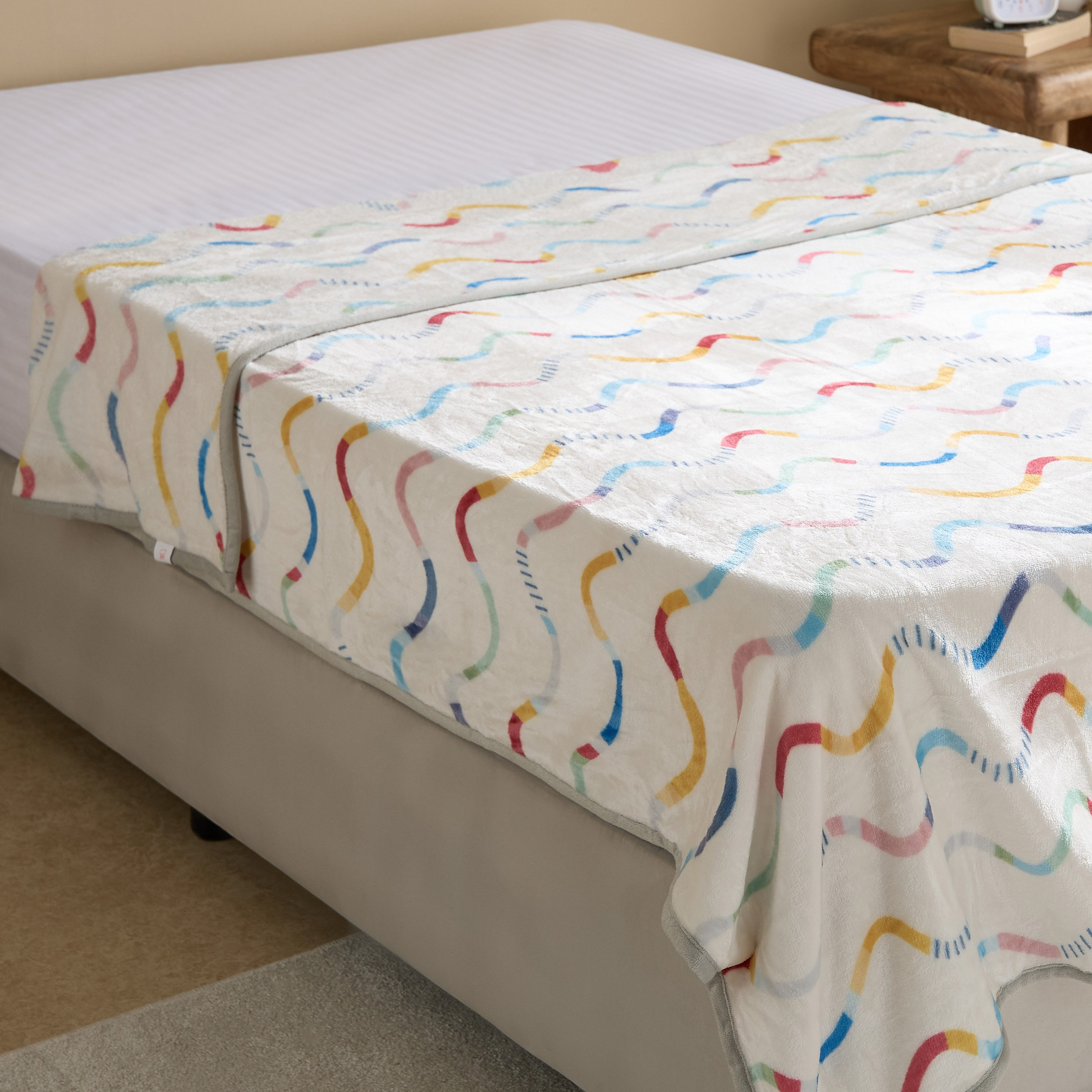 بطانية صوف الفلانيل بطبعات مع حواف بارزة من جوي تيرين - 140×200 سم-hbxhomeware-hbxkidsandyouth-image-2