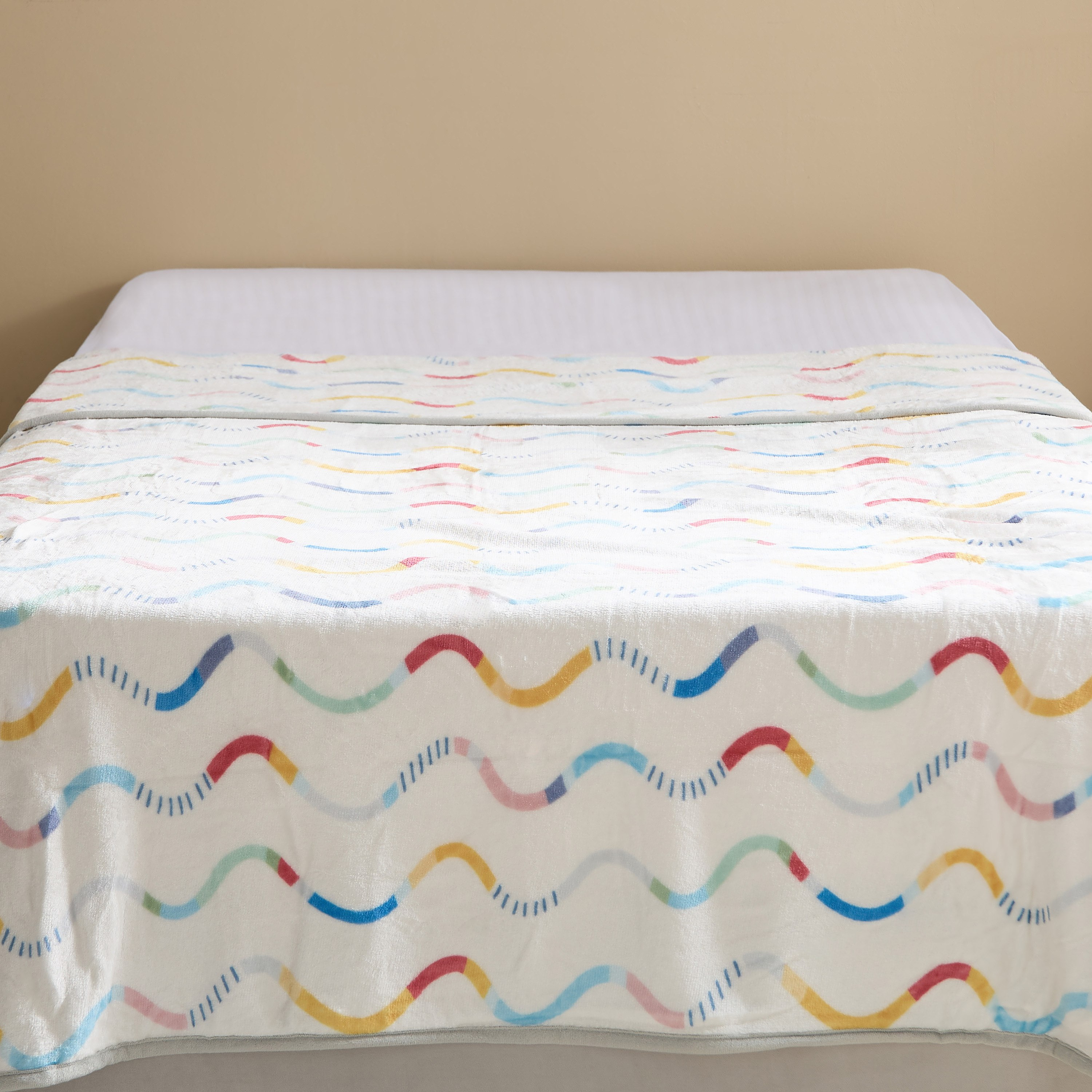 بطانية صوف الفلانيل بطبعات مع حواف بارزة من جوي تيرين - 140×200 سم-hbxhomeware-hbxkidsandyouth-image-3