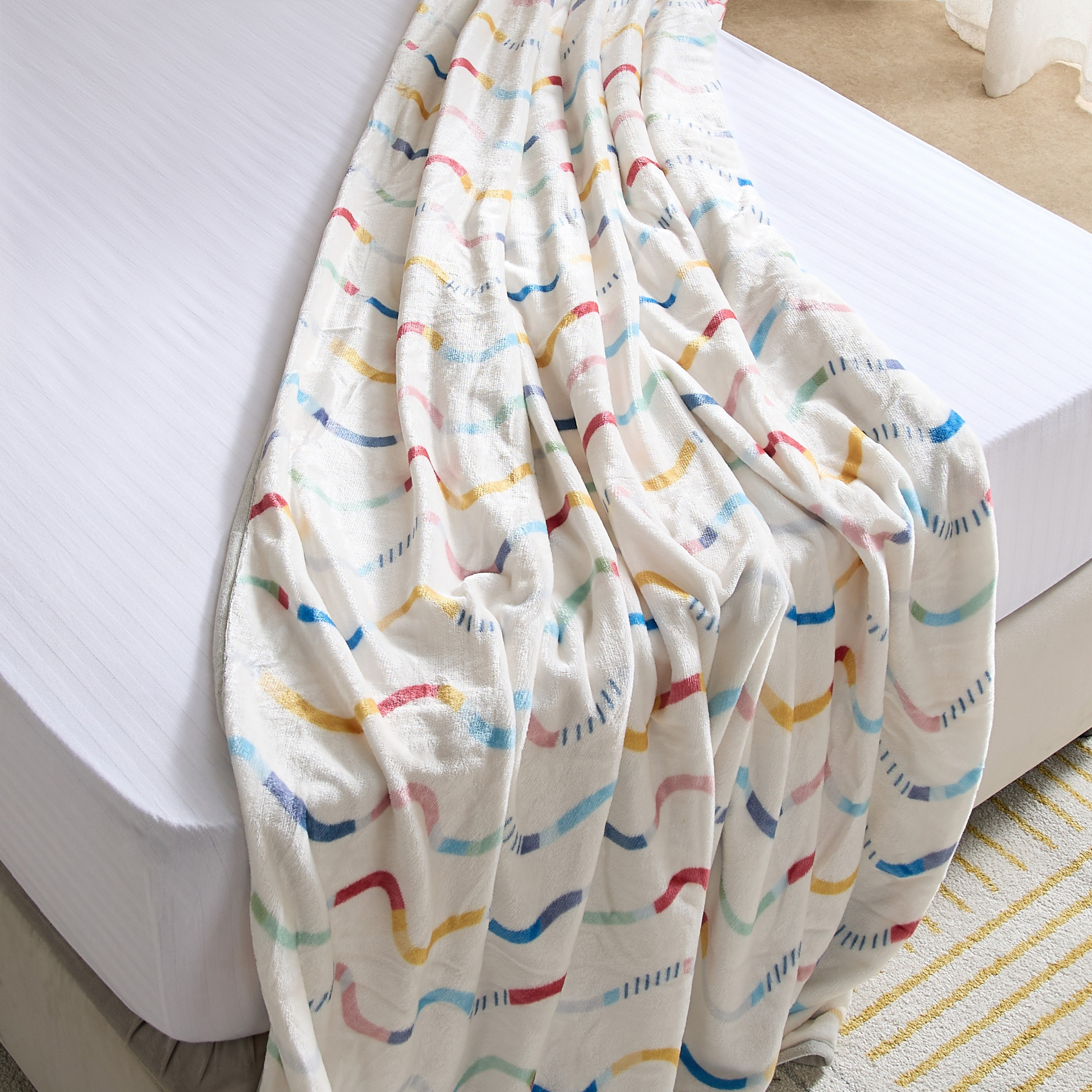 بطانية صوف الفلانيل بطبعات مع حواف بارزة من جوي تيرين - 140×200 سم-hbxhomeware-hbxkidsandyouth-image-4