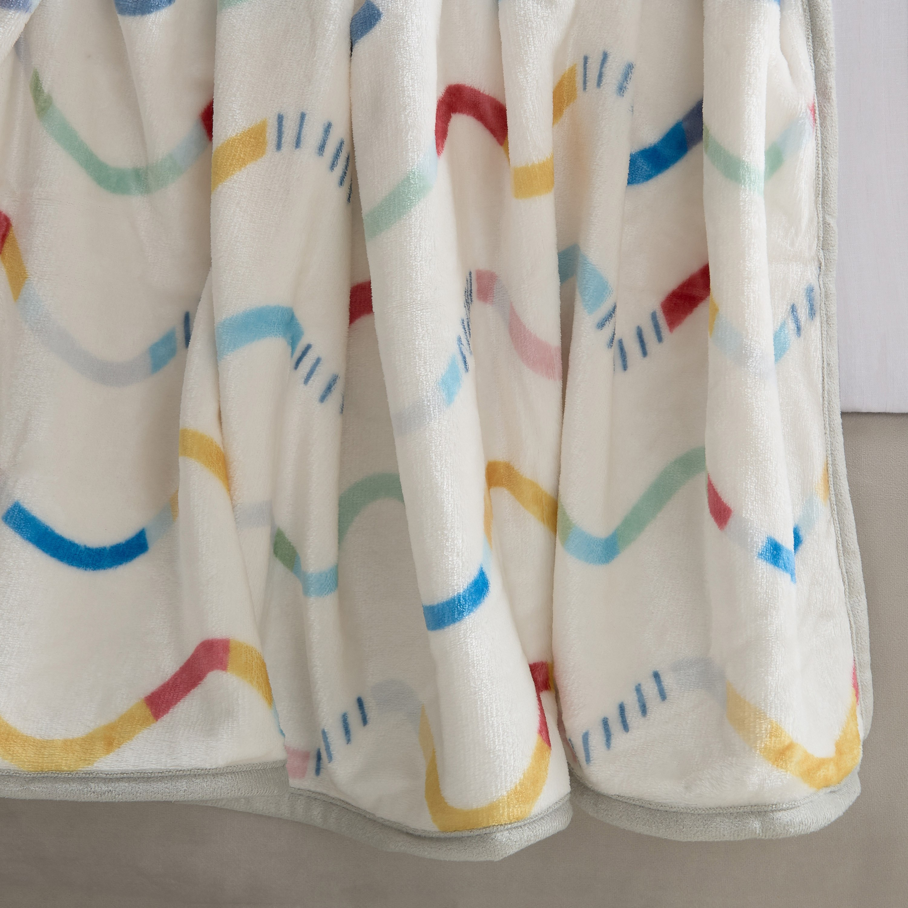 بطانية صوف الفلانيل بطبعات مع حواف بارزة من جوي تيرين - 140×200 سم-hbxhomeware-hbxkidsandyouth-image-5