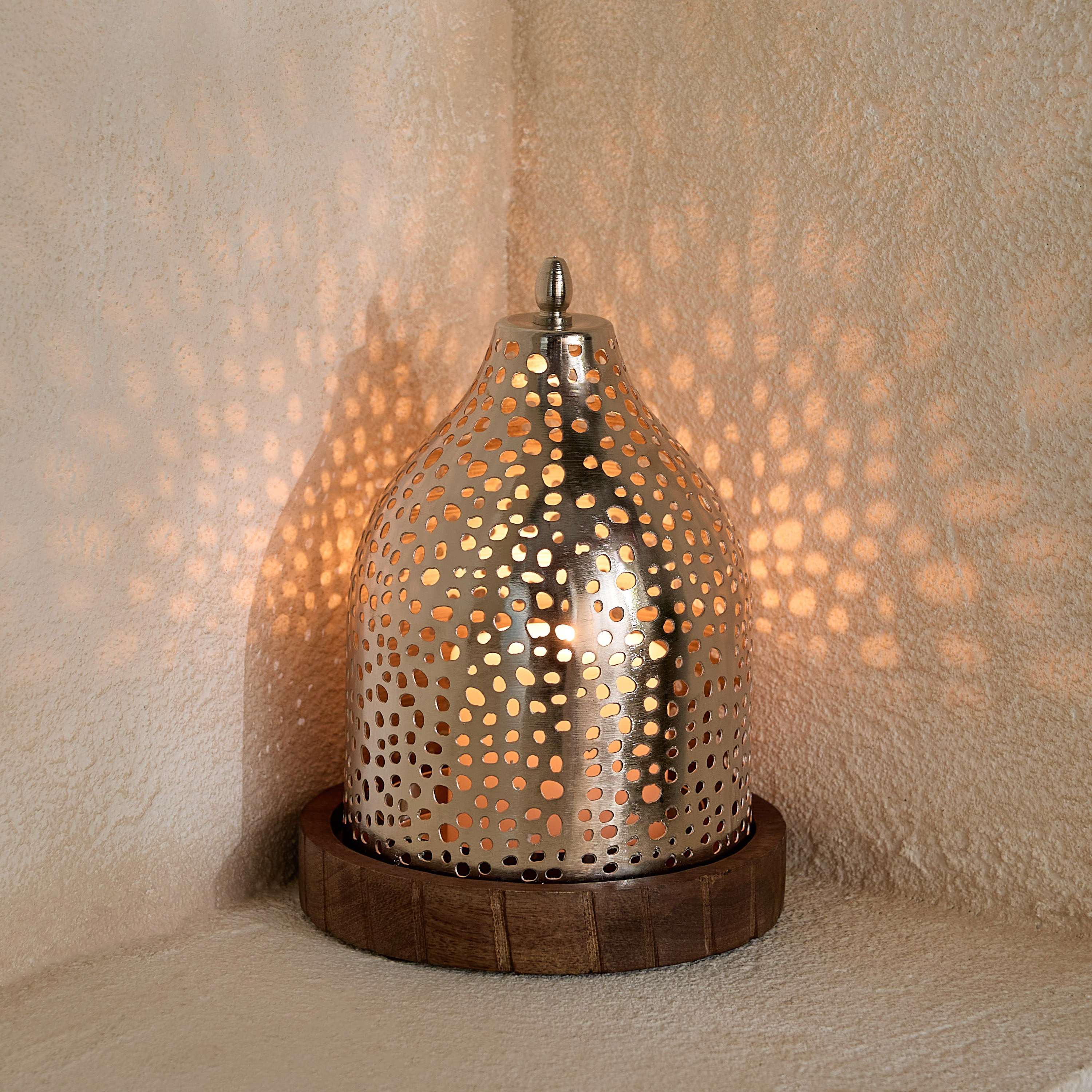 حامل شموع جالي بقاعدة من صفات تيرانو - 15x15x22 سم-hbxlivingroom-decorandaccessories-candleholders-image-1