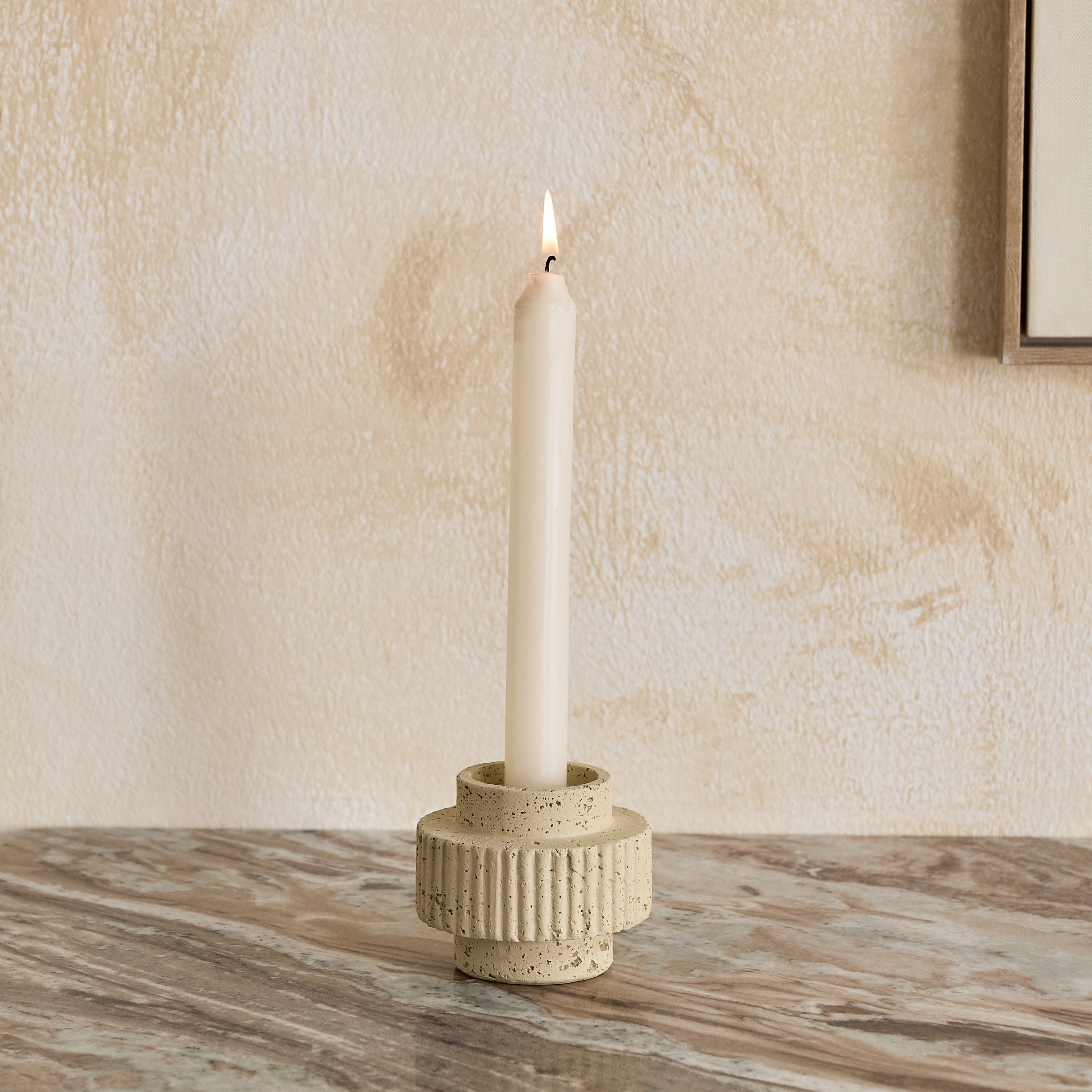 حامل شموع رفيعة راتنج من فريسكو فيلا - 8.2x8.2x6.7 سم-hbxlivingroom-decorandaccessories-candleholders-image-6