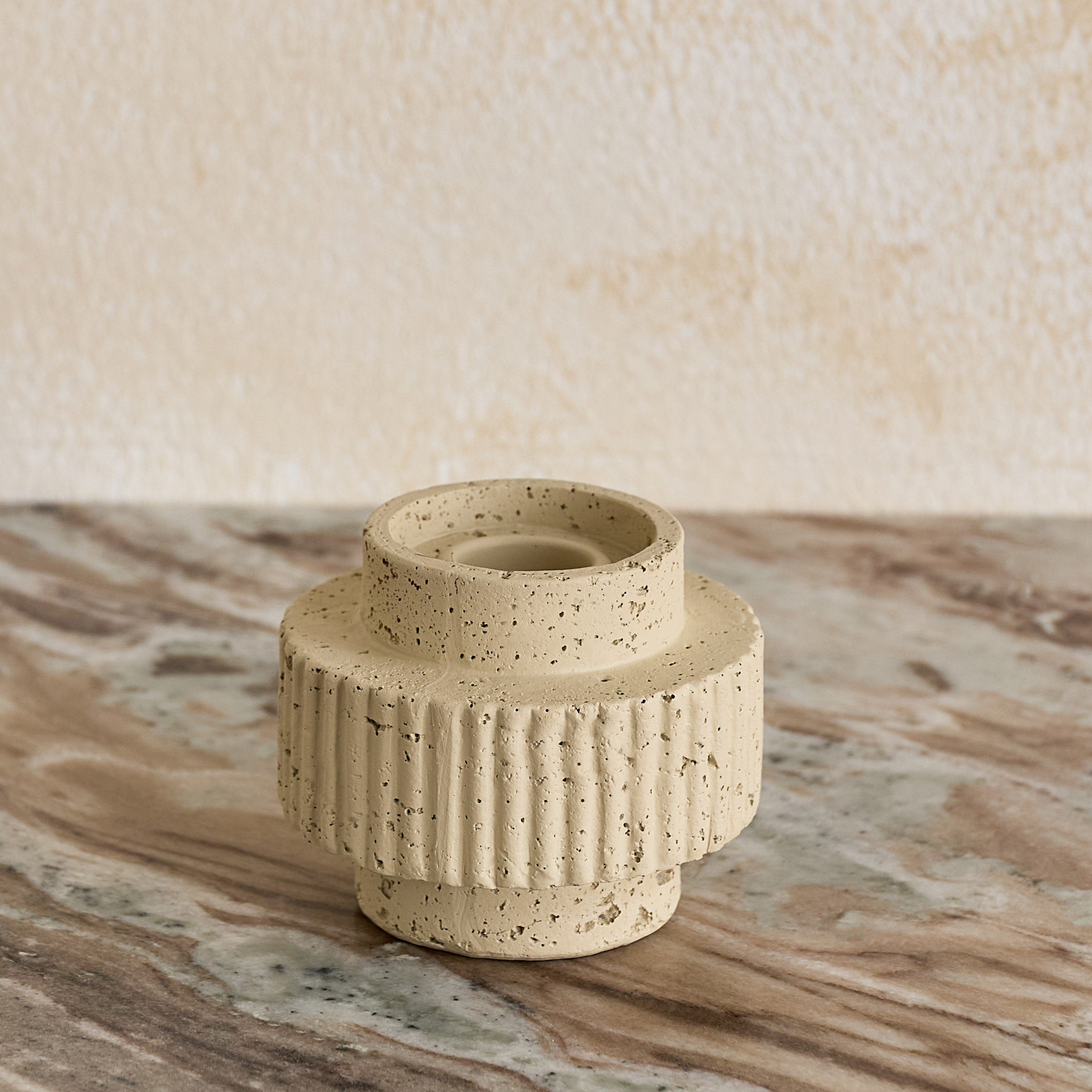 حامل شموع رفيعة راتنج من فريسكو فيلا - 8.2x8.2x6.7 سم-hbxlivingroom-decorandaccessories-candleholders-image-7