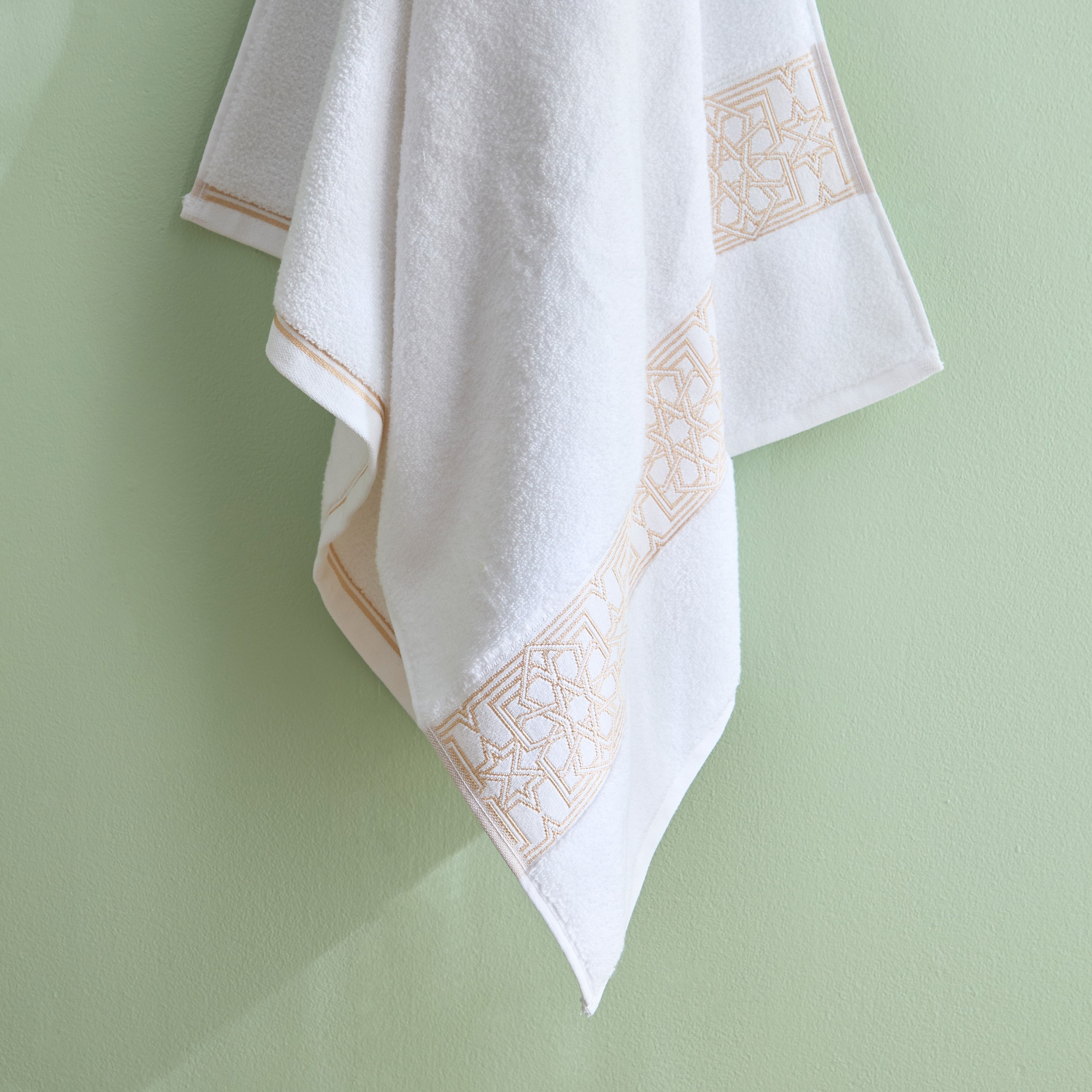 White Haven Layali Noor Lurex Patterned Cotton Bath Sheet - 80x150 cm-hbxbathroom-bathroomtextiles-image-3