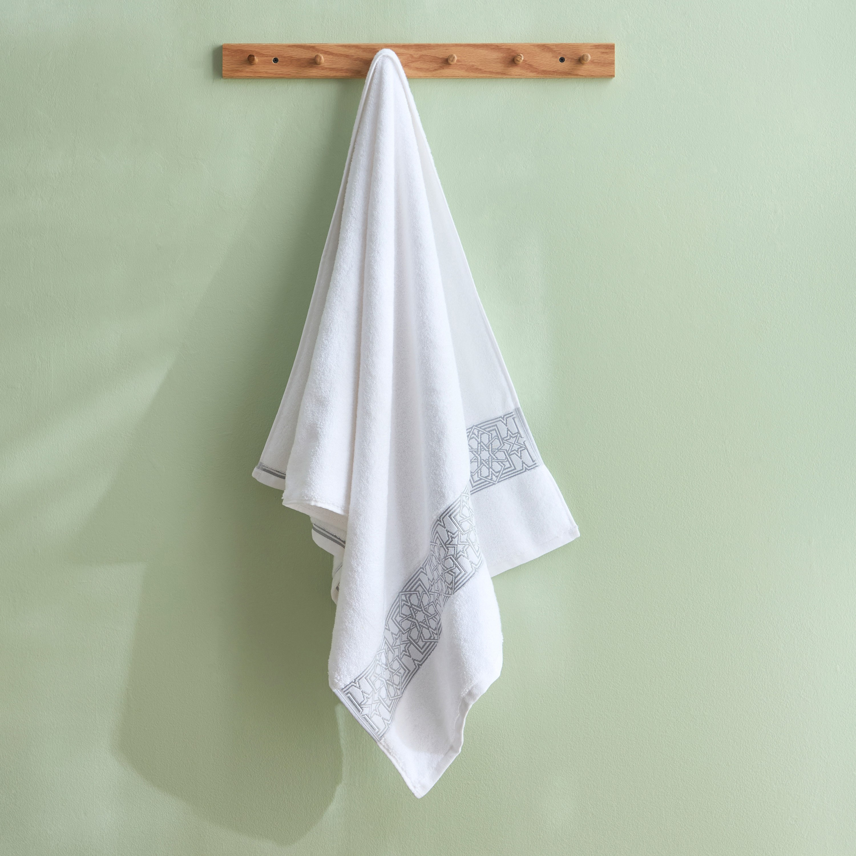 منشفة حمام قطن لوريكس منقوشة من وايت هيفن ليالي نور - 70x140 سم-hbxbathroom-bathroomtextiles-image-1