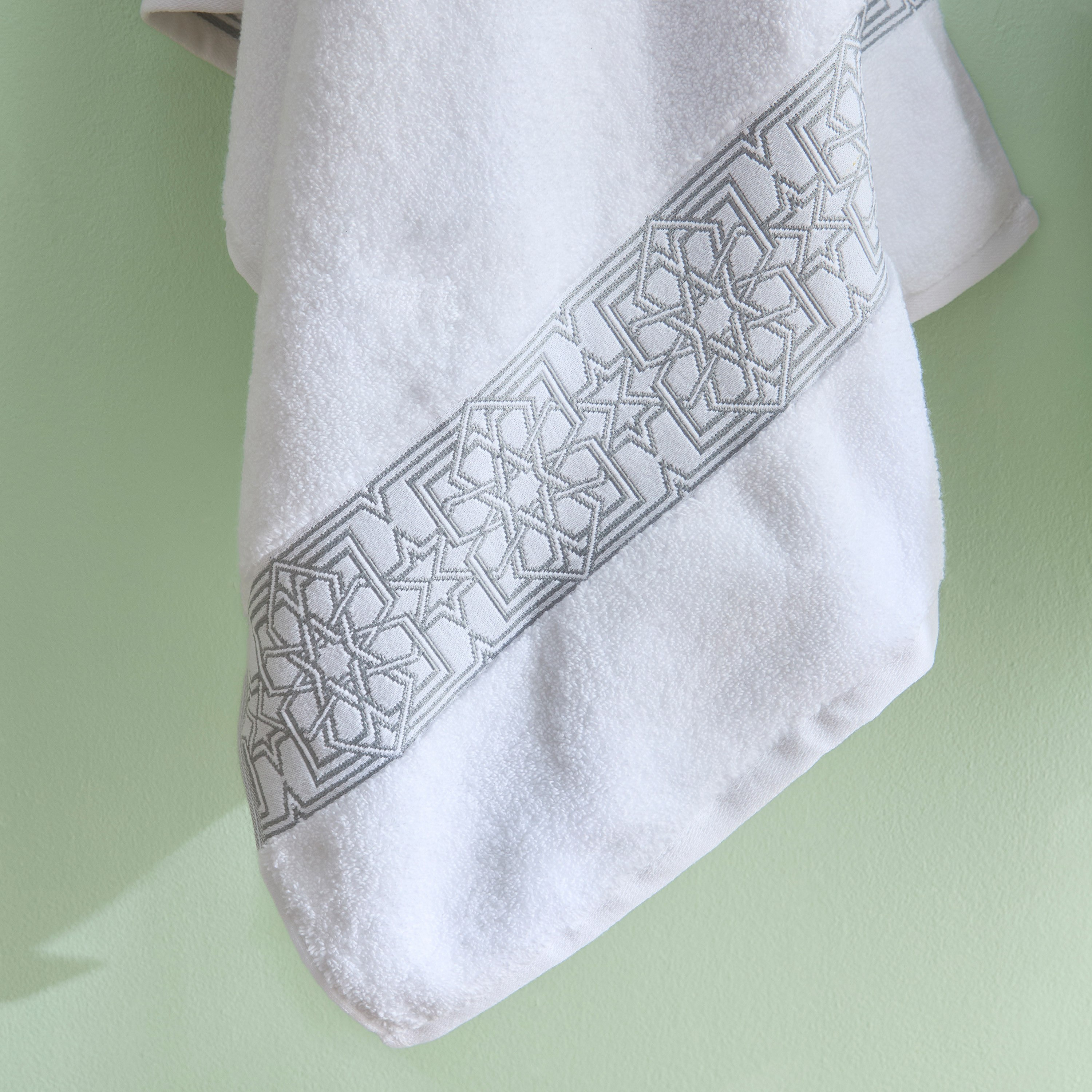منشفة حمام قطن لوريكس منقوشة من وايت هيفن ليالي نور - 70x140 سم-hbxbathroom-bathroomtextiles-image-3