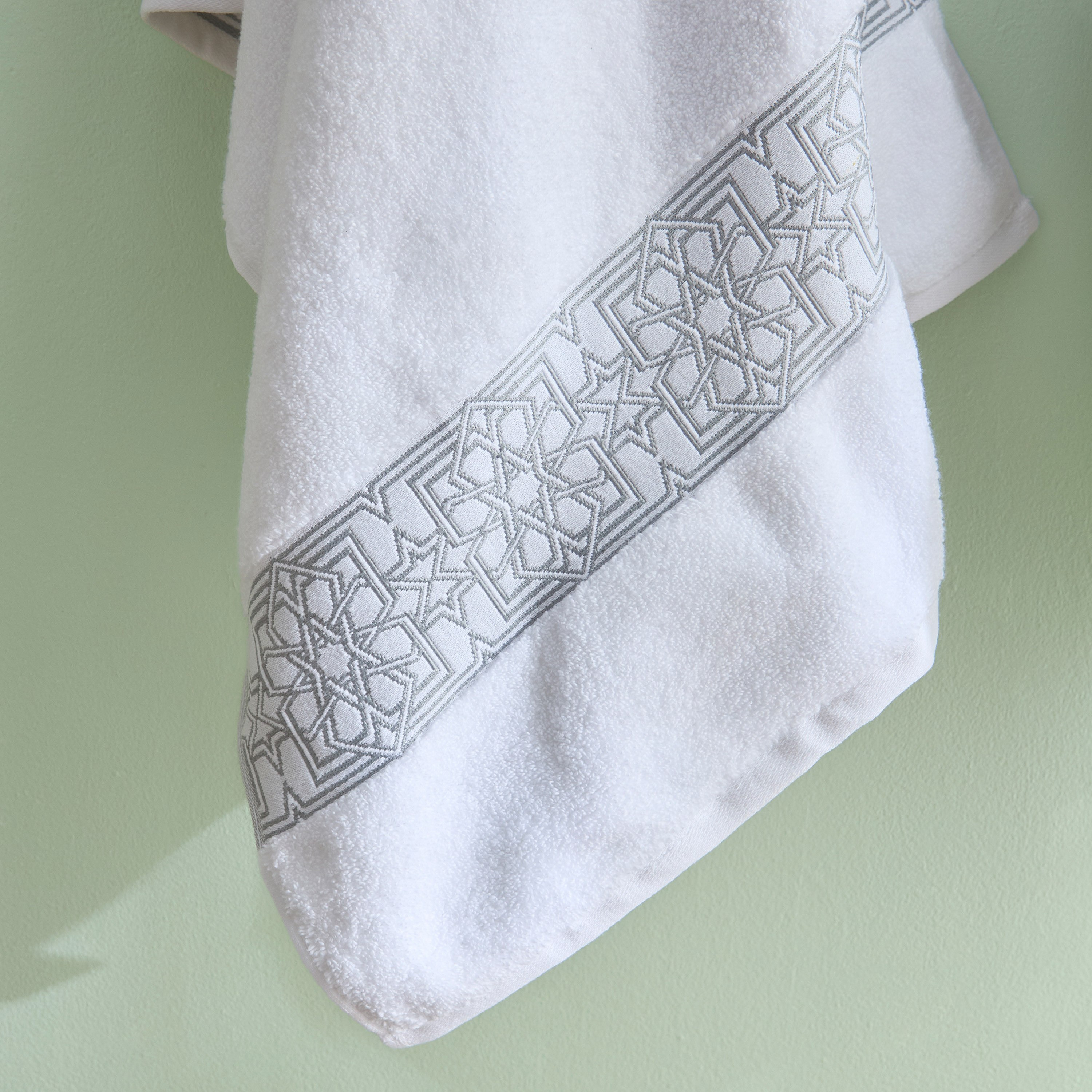 منشفة حمام كبيرة قطن لوريكس منقوشة من وايت هيفن ليالي نور - 80x150 سم-hbxbathroom-bathroomtextiles-image-3