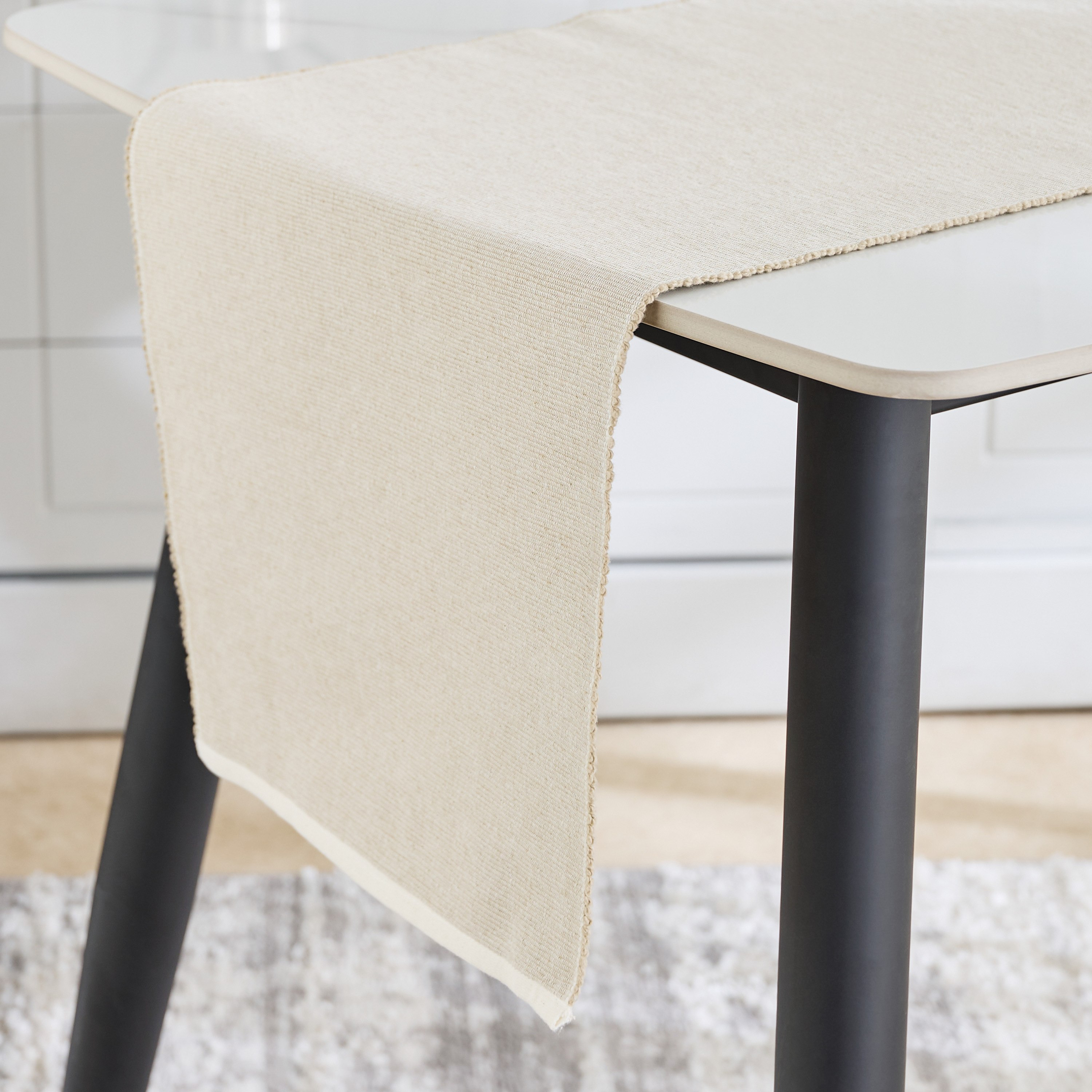 مفرش طاولة مضلع هنا من هارلي - 33x120 سم-hbxdecorandfurnishings-homefurnishings-tablelinens-image-2