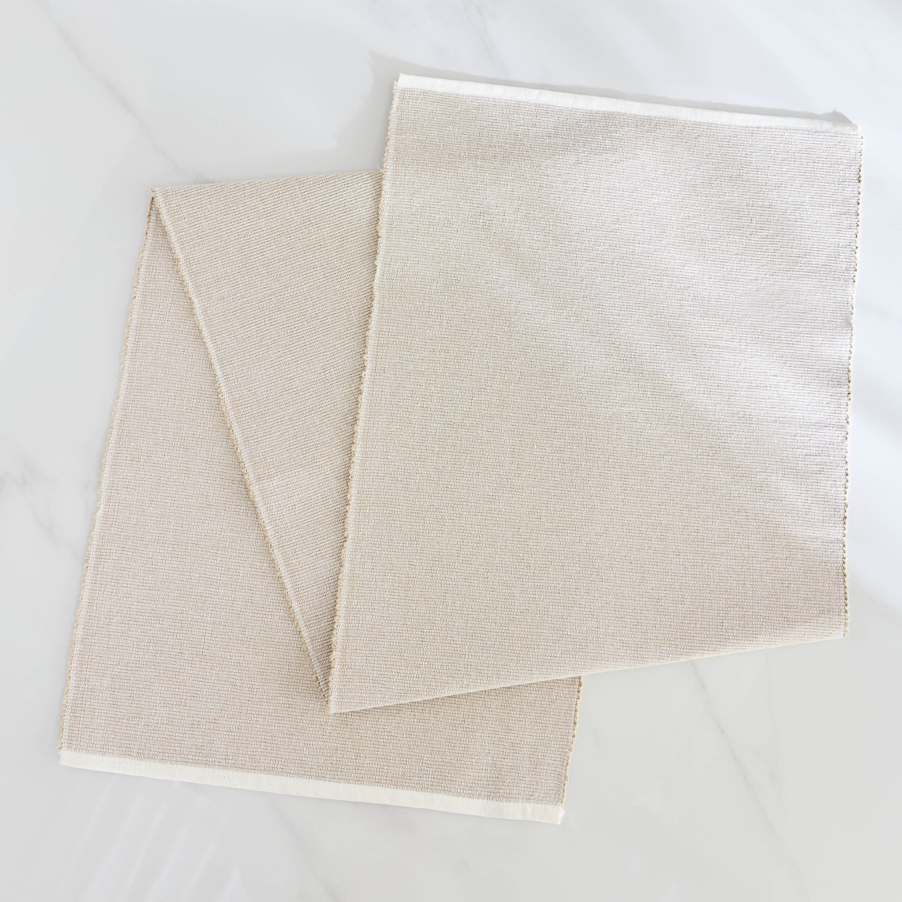 مفرش طاولة مضلع هنا من هارلي - 33x120 سم-hbxdecorandfurnishings-homefurnishings-tablelinens-image-3