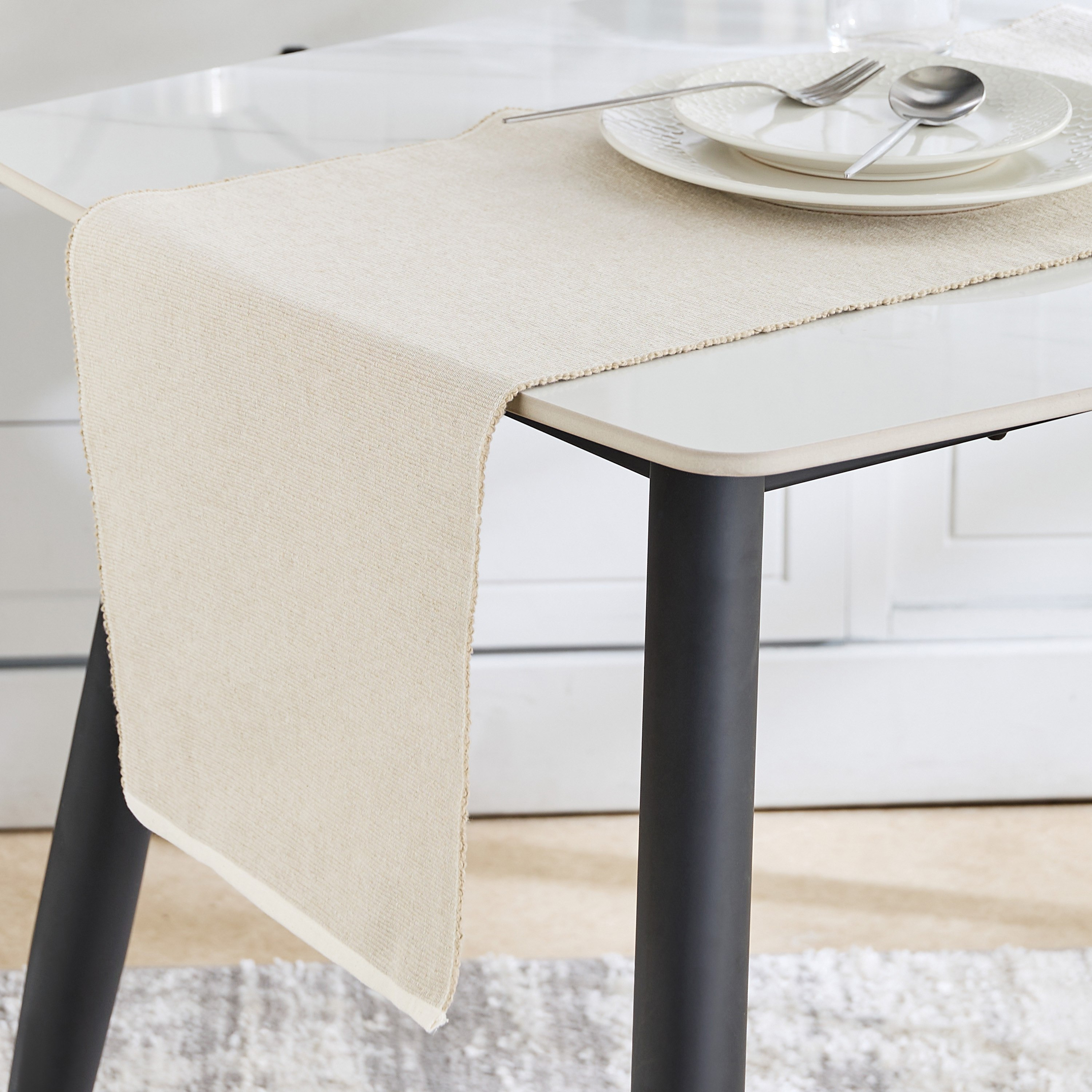 مفرش طاولة مضلع - هنا من هارلي - 33x180 سم-hbxdecorandfurnishings-homefurnishings-tablelinens-image-1